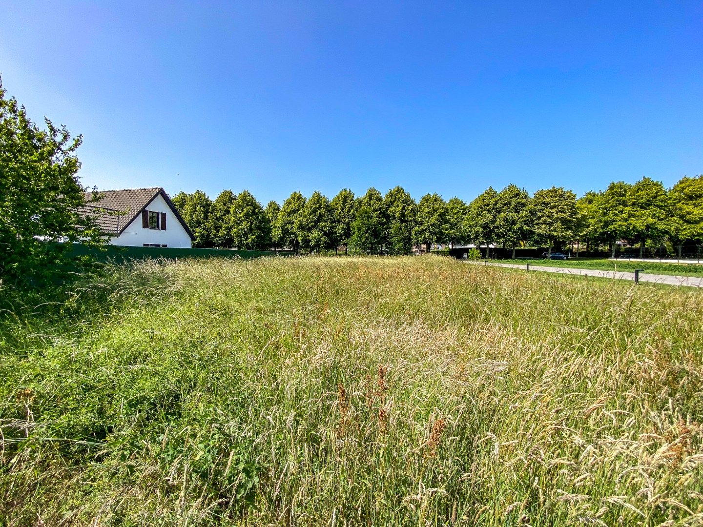 Ruim perceel van 1064 m² in residentiële wijk bestemd voor open bebouwing te Oostduinkerke (Koksijde). foto 2