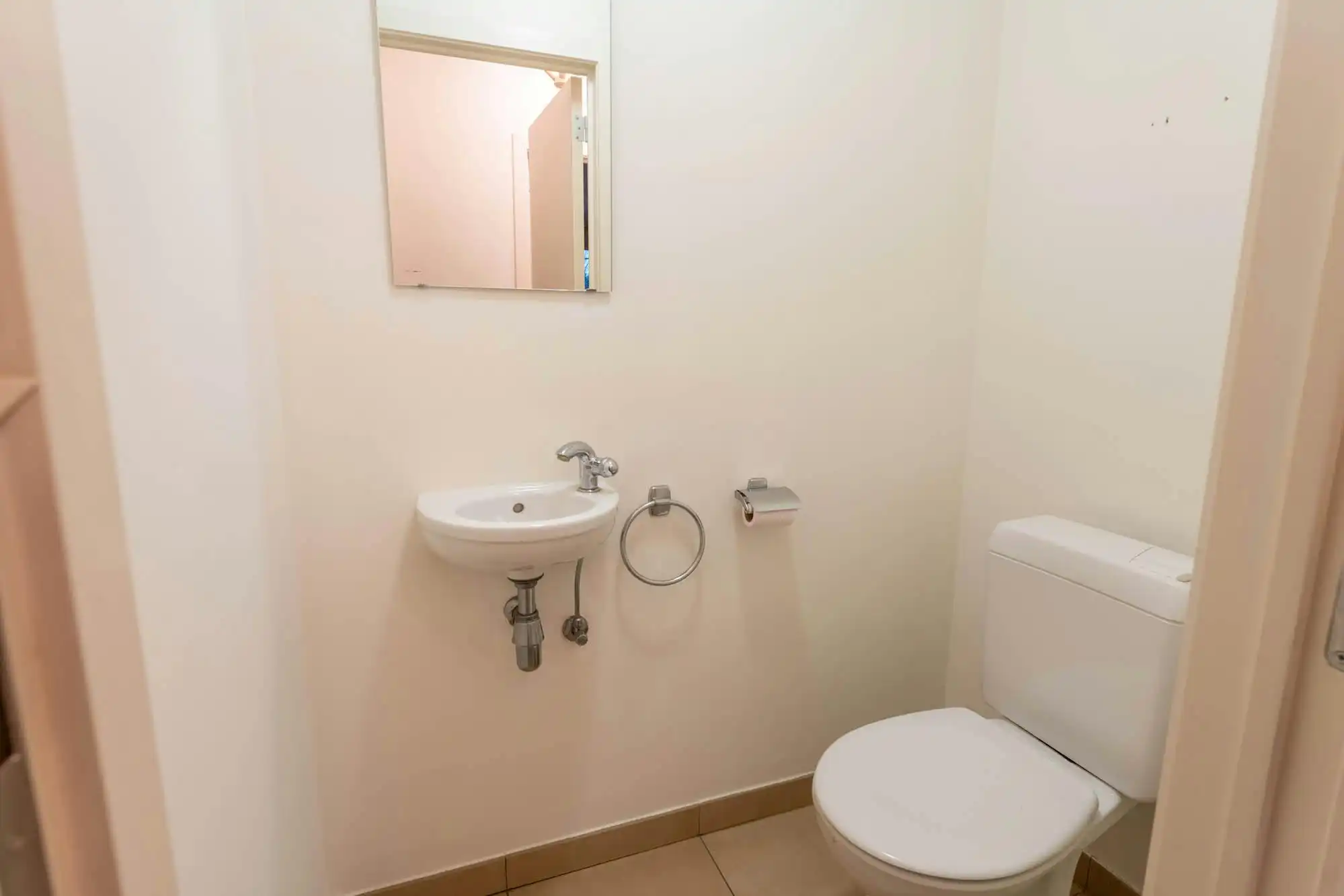 Lichtrijk & instapklaar duplex-appartement nabij Genk-Centrum foto 7