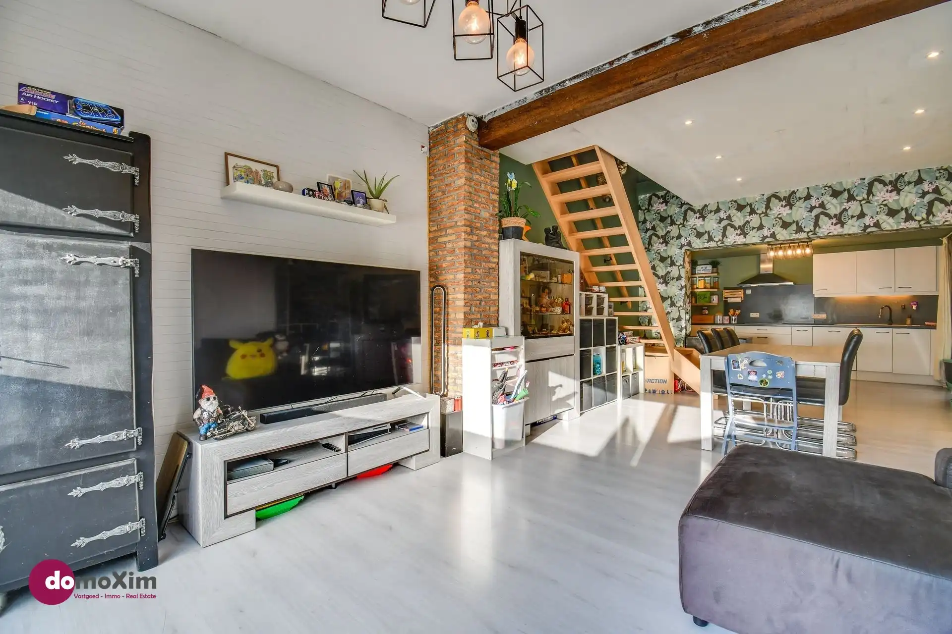Praktische woning met mooie tuin en uitstekende bereikbaarheid foto 3
