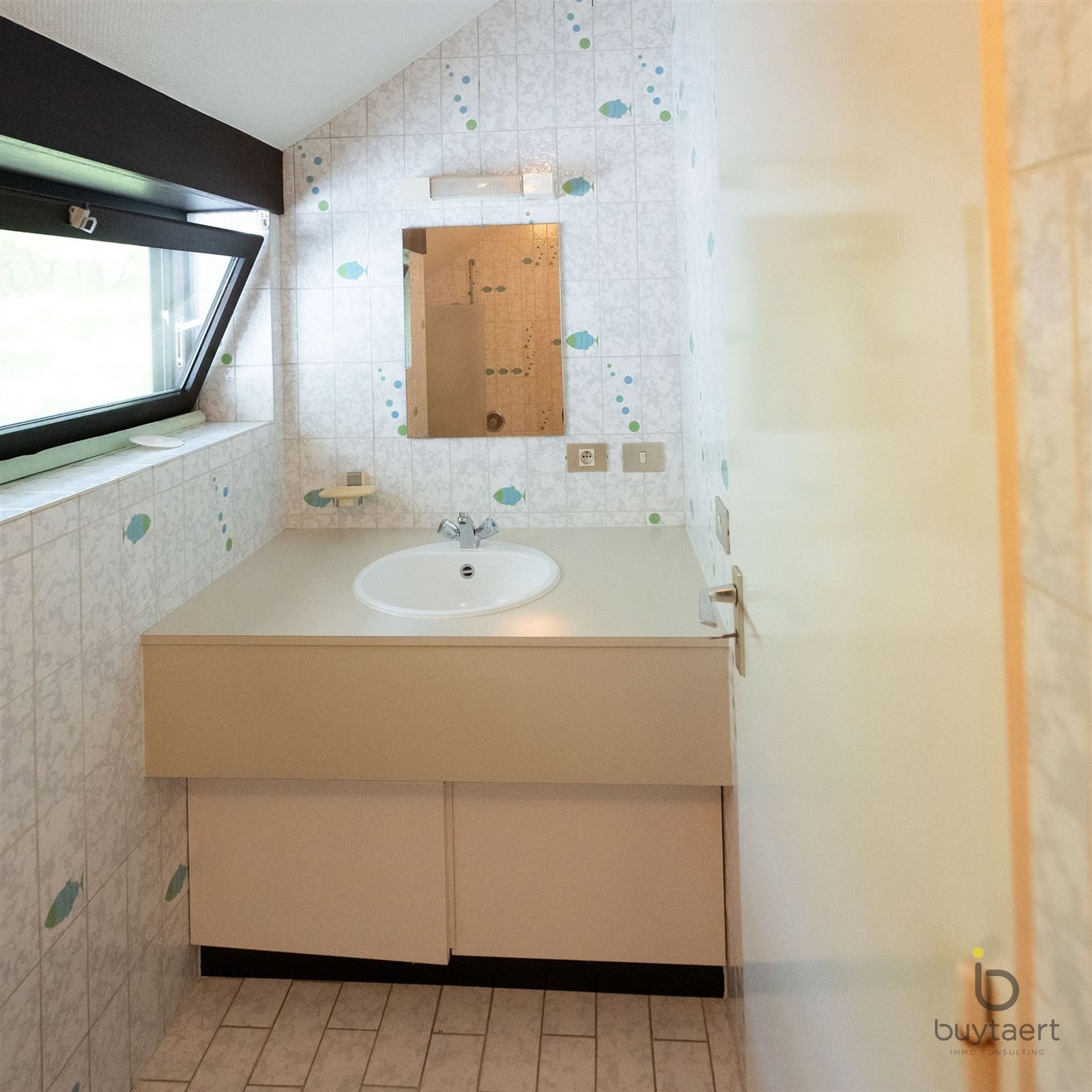 RUIMTE, LICHT ÉN KARAKTER: TE RENOVEREN 70’S VILLA MIDDEN IN HET GROEN! foto 38
