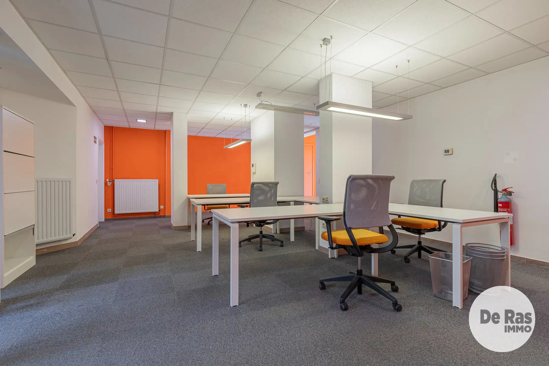MOORSEL– Multifunctioneel handelspand van +/- 300 m² en tuin foto {{pictureIndex}}
