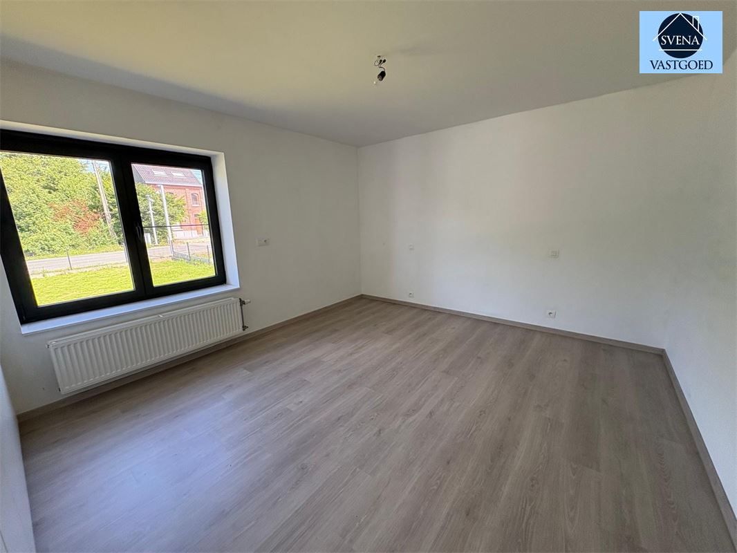 APPARTEMENT MET MAGAZIJN GELEGEN IN KMO ZONE foto 19