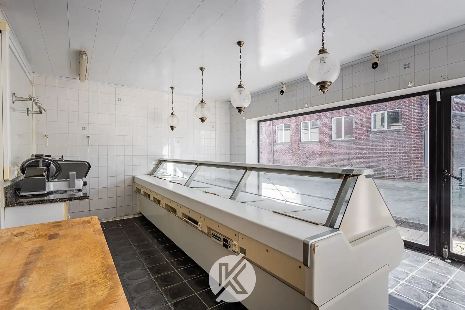 Veelzijdige eigendom met handelsruimte en bel-etagewoning foto 5