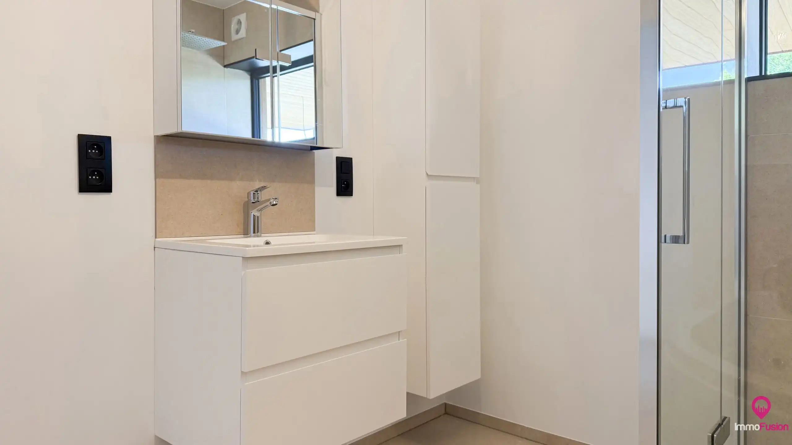 Totaalgerenoveerde, instapklare woning met 3 slpks te Zolder foto 33