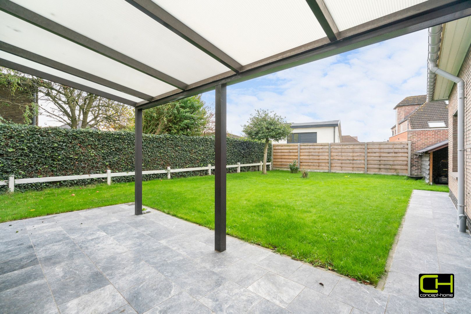 Goed onderhouden bungalow met 3 slaapkamers en bureau foto 4