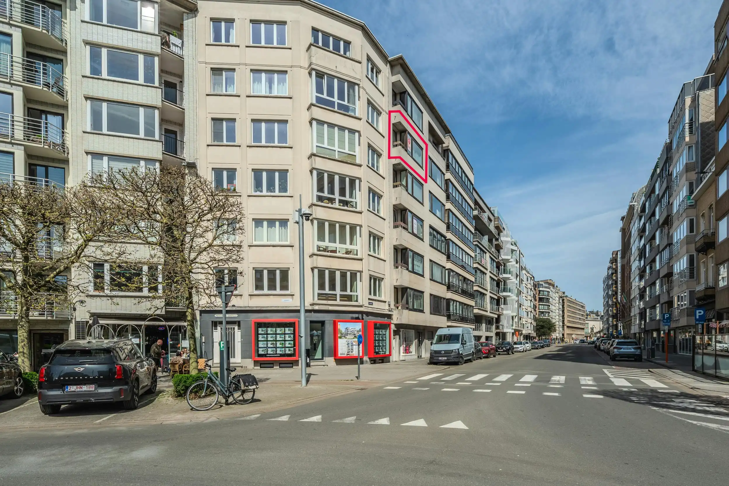 Luxueus gerenoveerd 2-slaapkamerappartement te Oostende foto 11