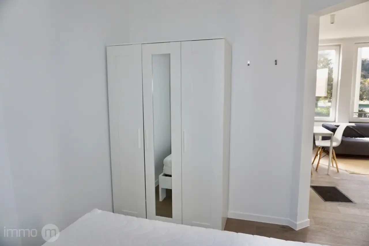 Gemeubelde studio 32m2 met aparte slaapkamer en open uitzicht – Tervuursevest Leuven foto 15