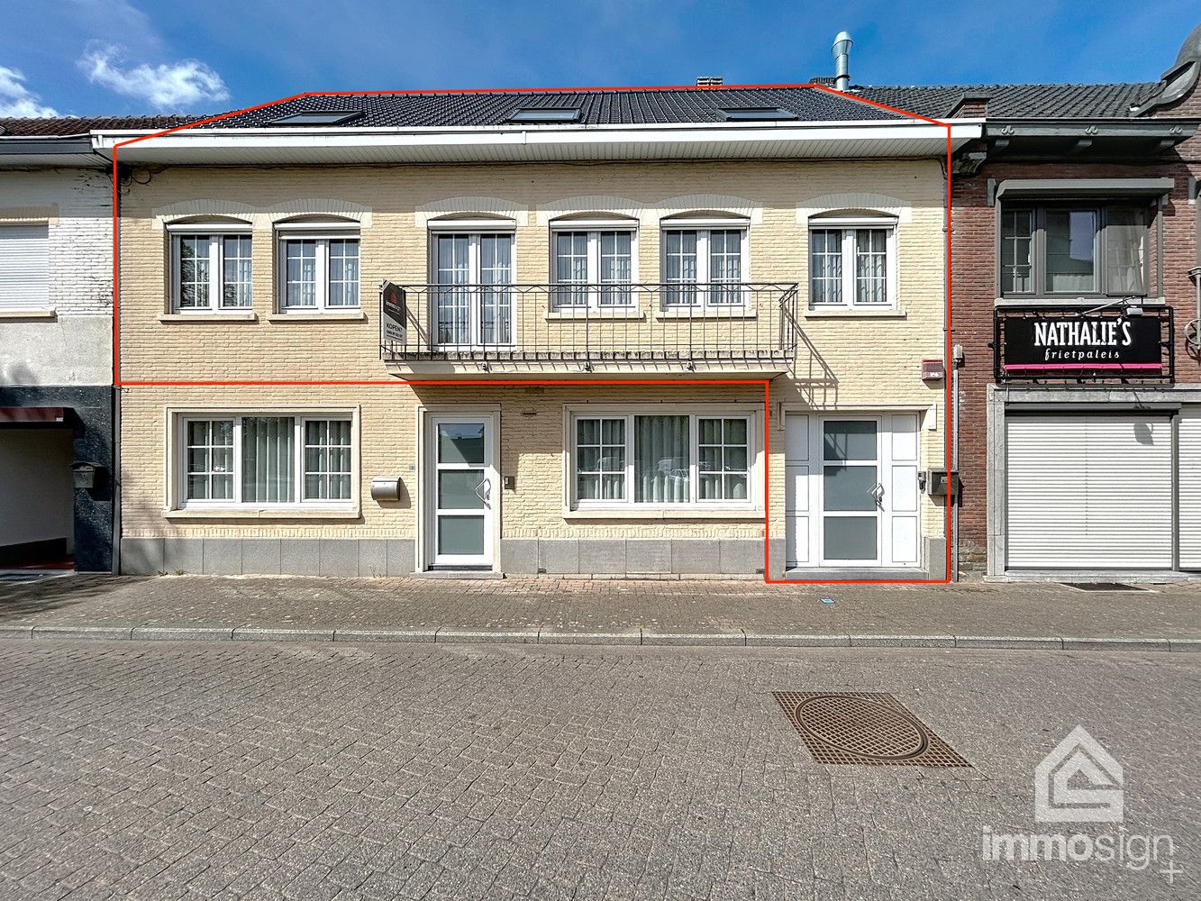 Ruim triplex appartement met vier slaapkamers in hartje Bocholt! foto {{pictureIndex}}