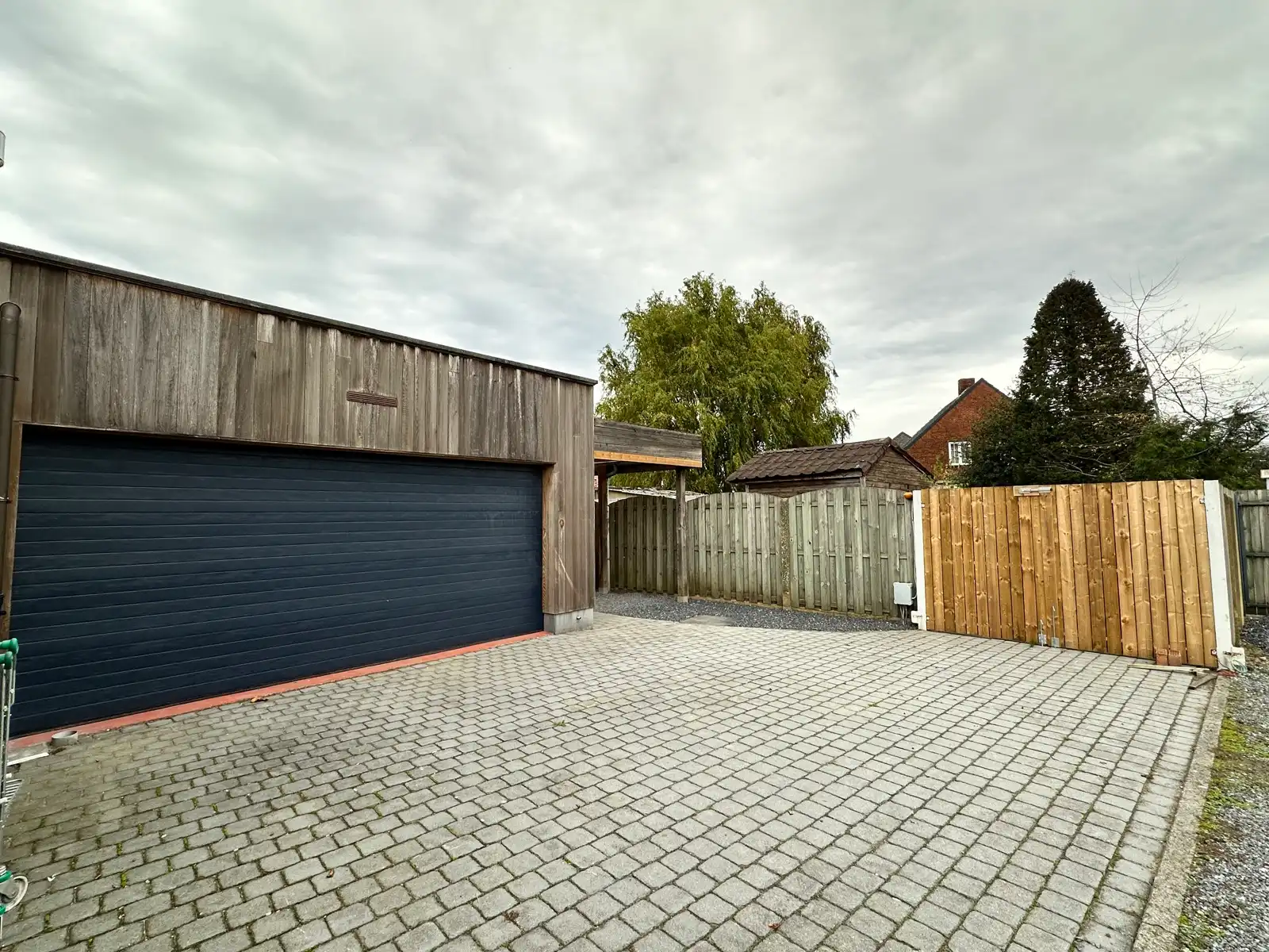 Gerenoveerde instapklare woning met tuin & terras & garages foto 45