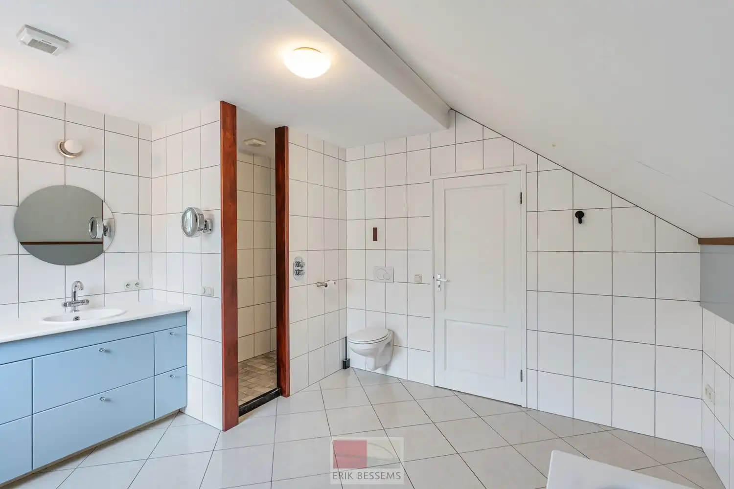 Instapklare gezellige vrijstaande woning met een woonopp. van circa 185 m2 op een perceel van 17a53ca foto 36
