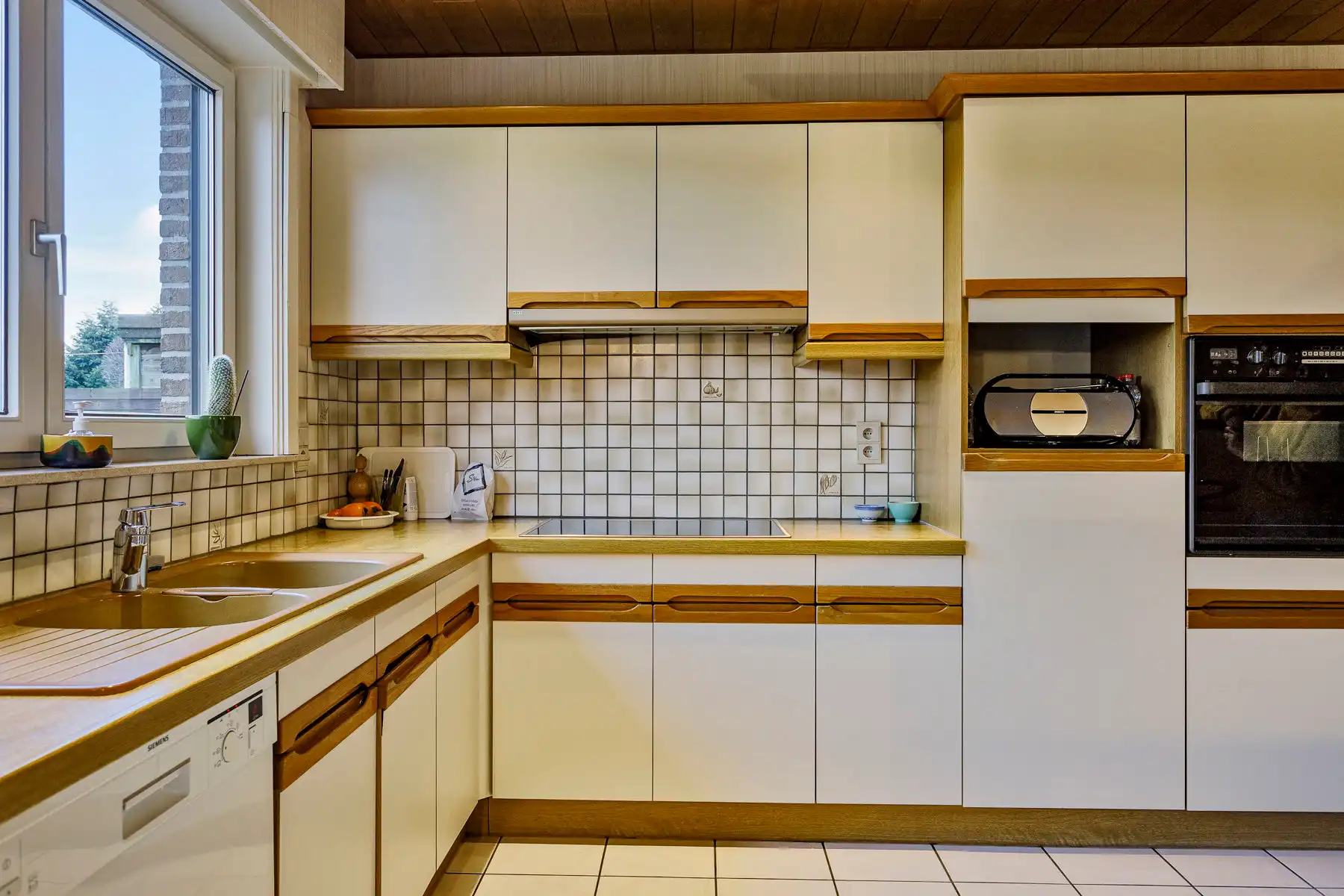 Gelijkvloerse gezinswoning met 4 slaapkamers en grote tuin foto 12