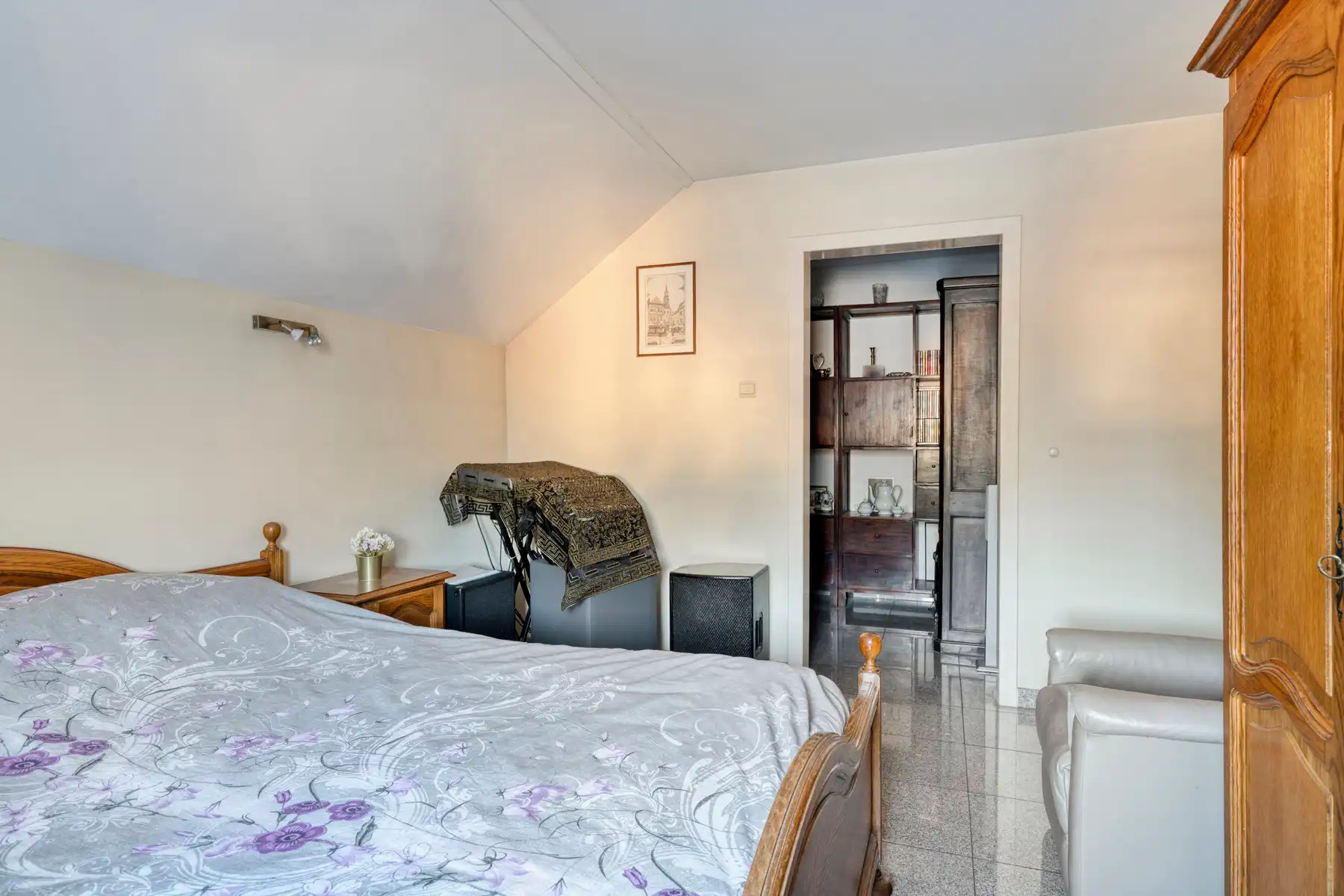 Prachtig alleenstaand 2-slaapkamer appartement met carport. foto 30