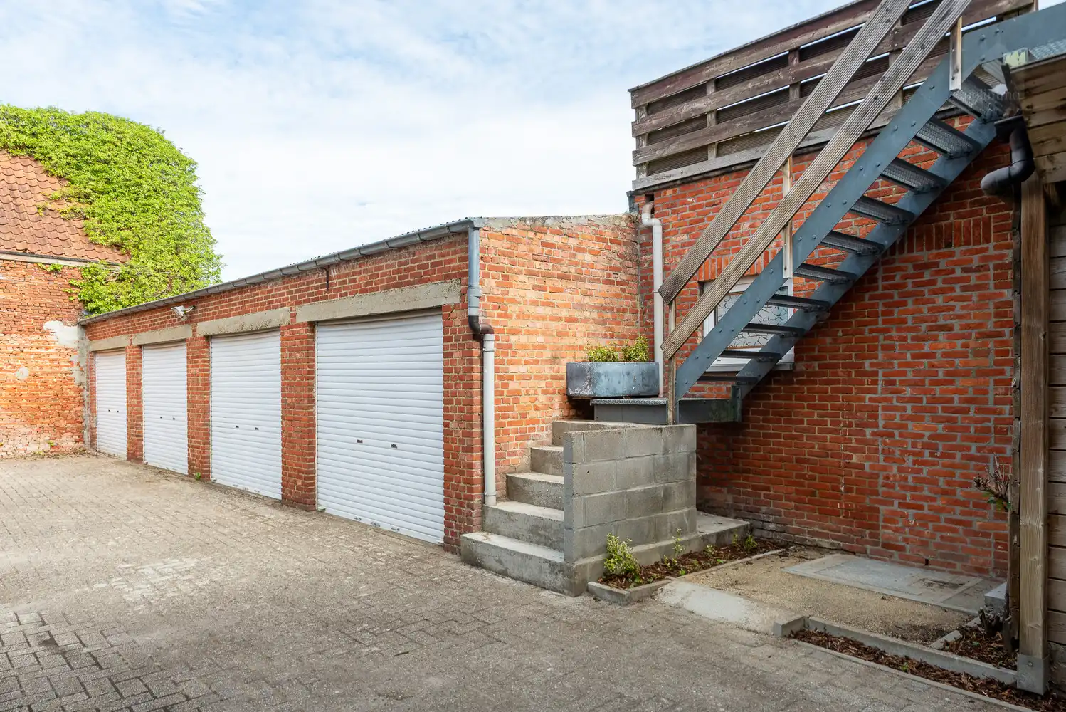 Woning met 3 slaapkamers en 4 garages in het centrum van Meerhout foto 23