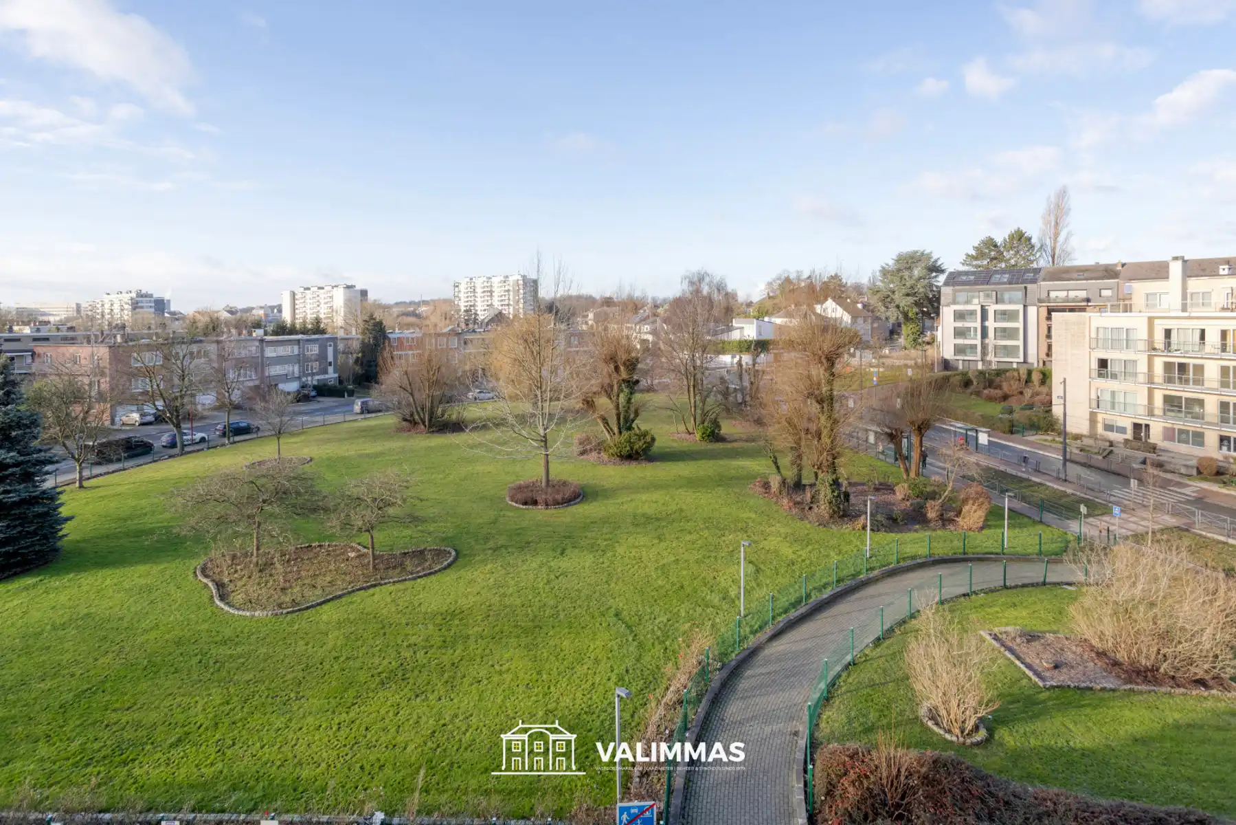 Gerenoveerd en comfortabel appartement met terras en kelder foto {{pictureIndex}}