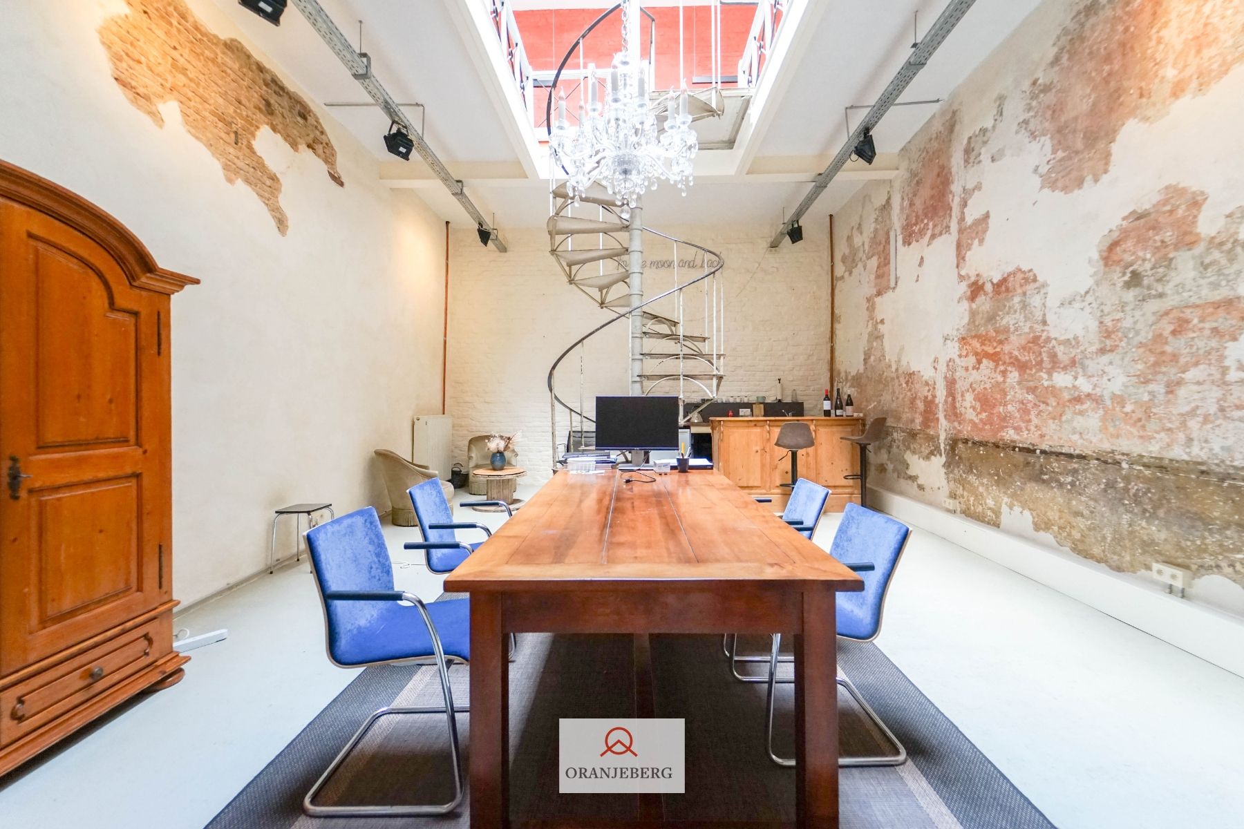 Polyvalente atelierruimte-magazijn-loods foto {{pictureIndex}}