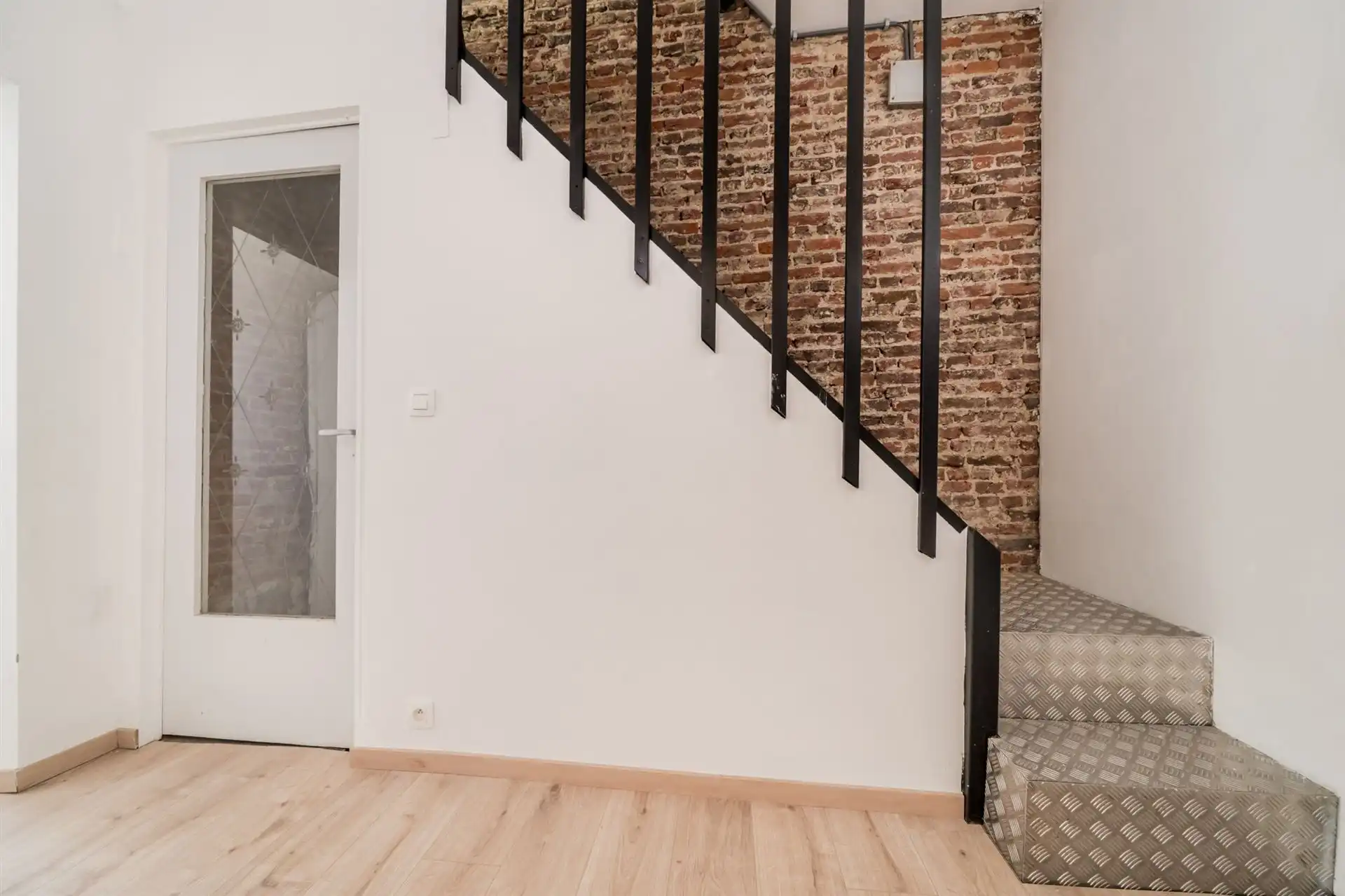 Instapklare starterswoning met charme in Rumst. foto 3