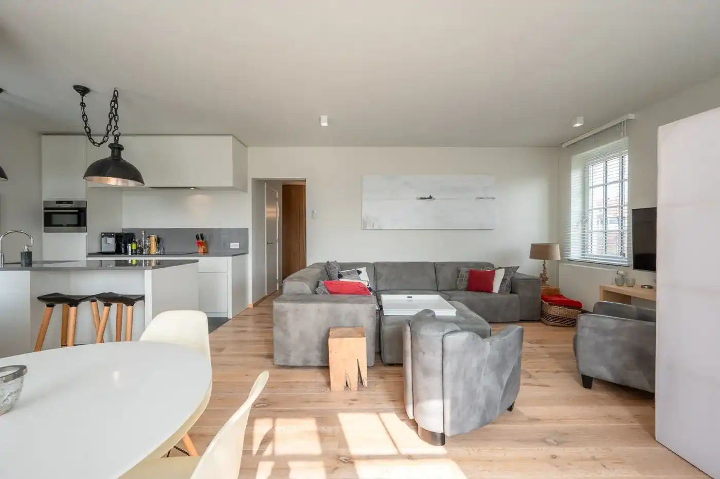 Mooi ongemeubeld appartement in Duinenwater met zijdelings meerzicht foto 3