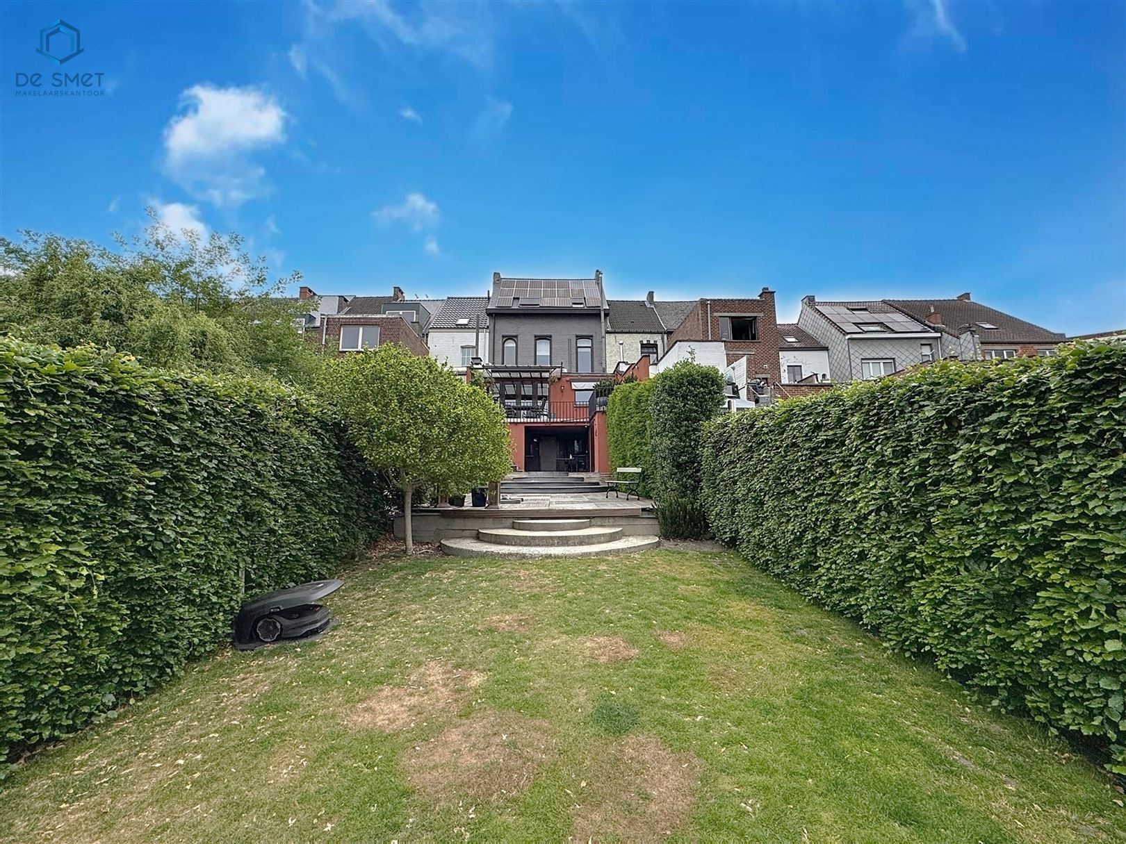 Luxe afgewerkte woning met 5 slaapkamers, lift en prachtig zicht op de jachthaven van Geraardsbergen foto {{pictureIndex}}