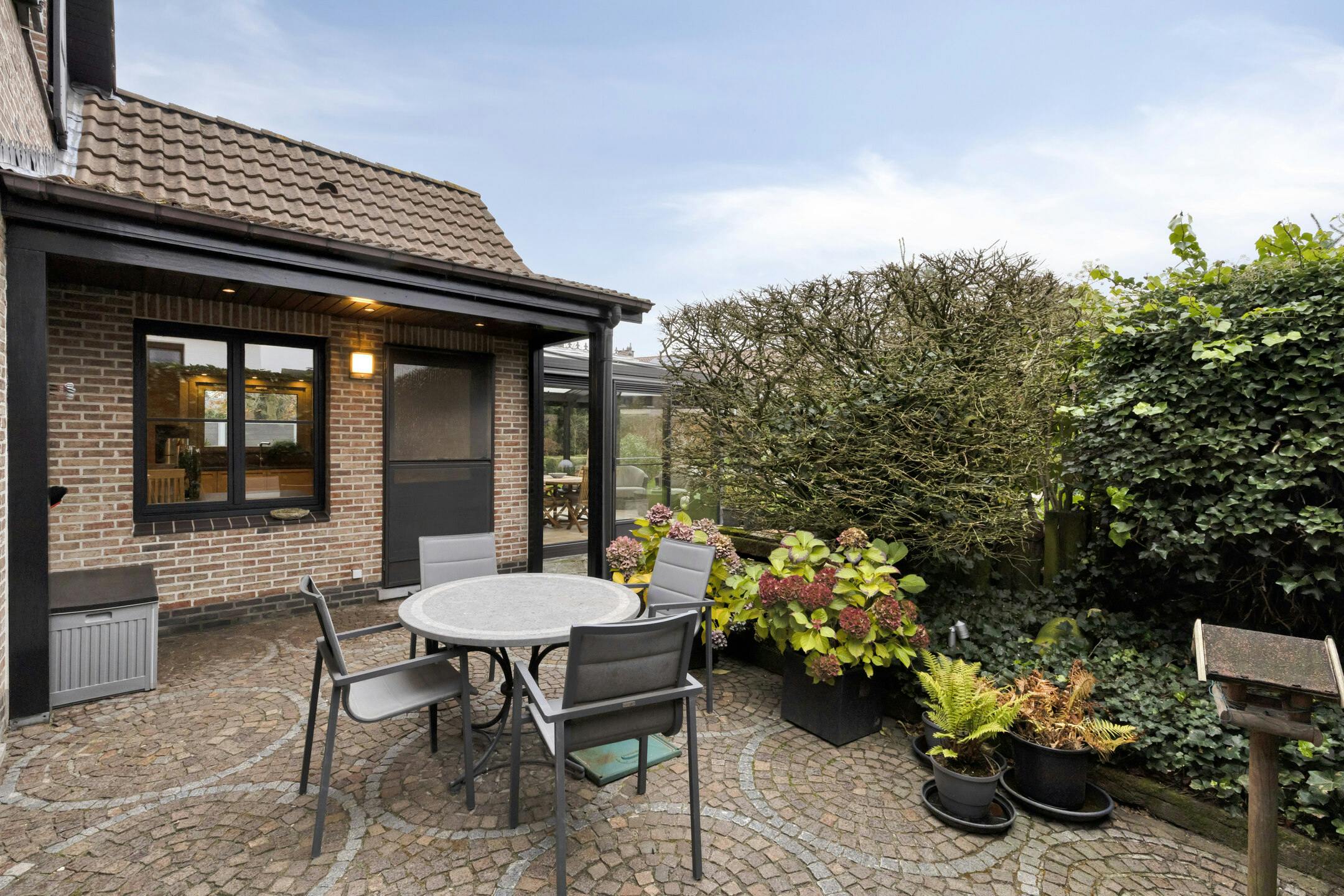 Mooie villa met schitterende tuin in residentiële woonwijk foto 29