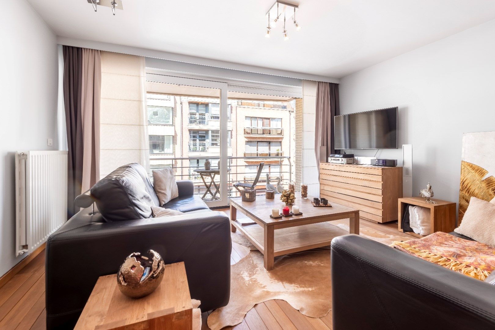 Aangenaam gemeubeld appartement gelegen in het centrum van Knokke. Inclusief inpandige tandemparking.  foto 2
