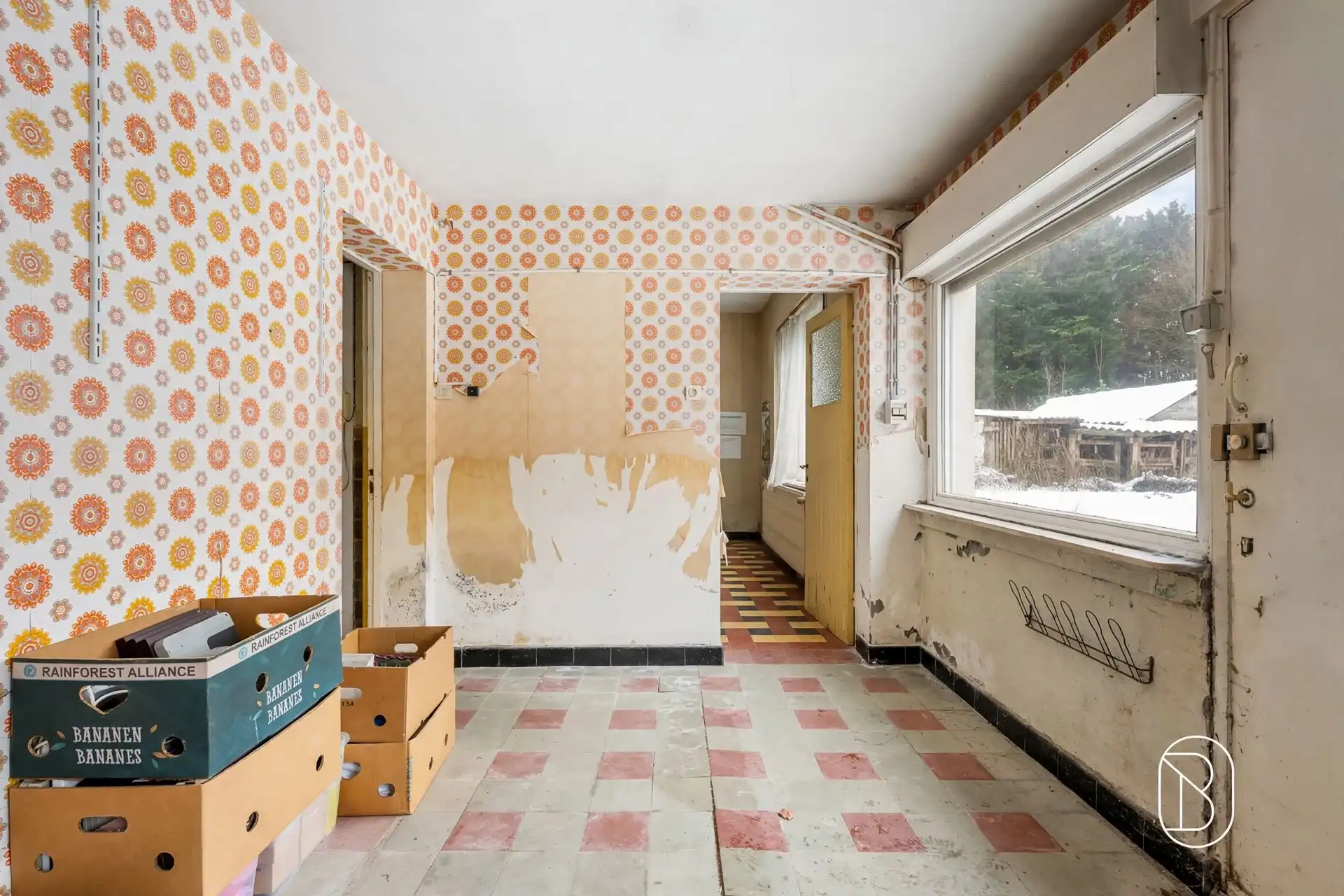 Charmante te renoveren woning, met mooie tuin. foto 9