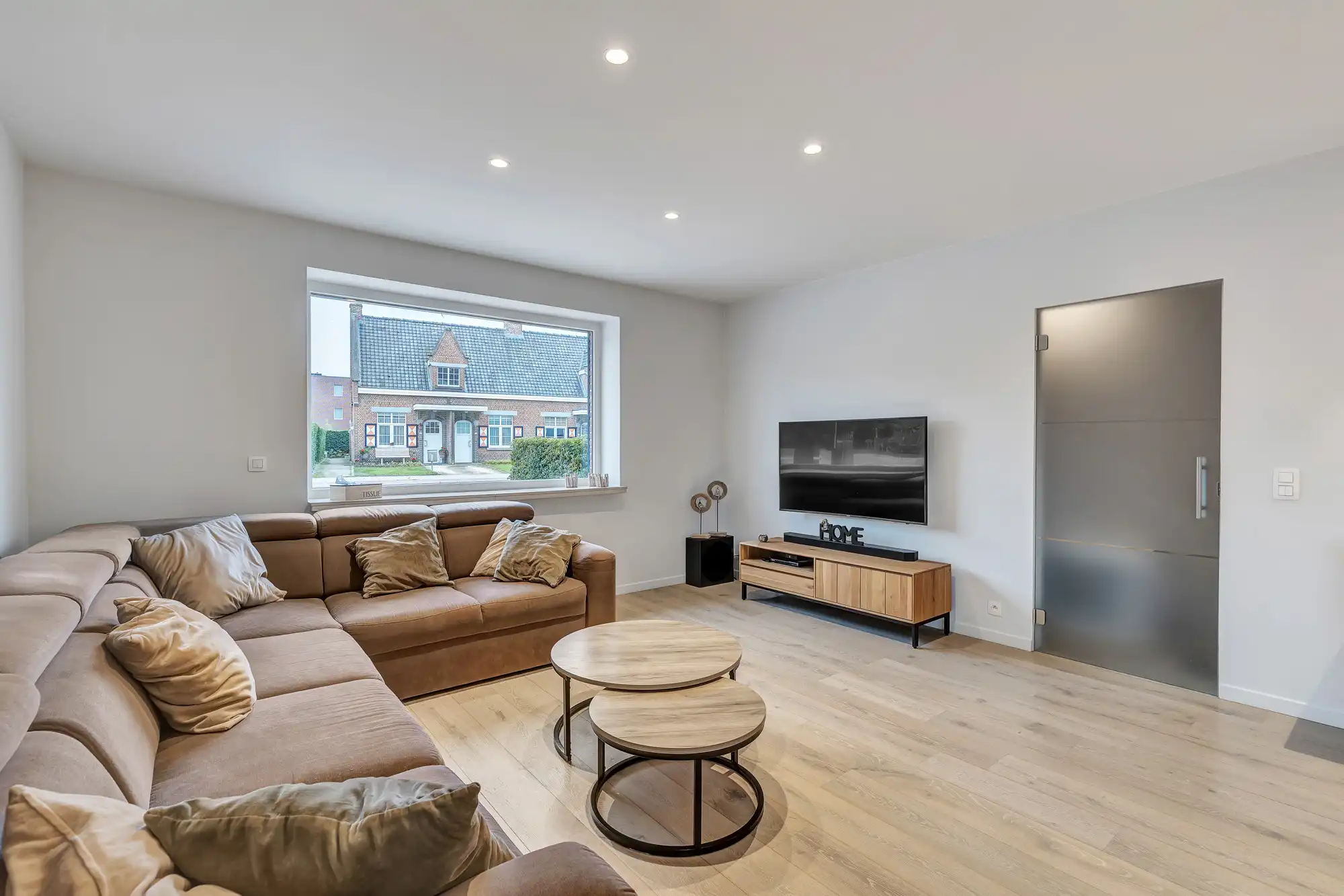 Ruime, volledig gerenoveerde woning op centrale ligging foto 2