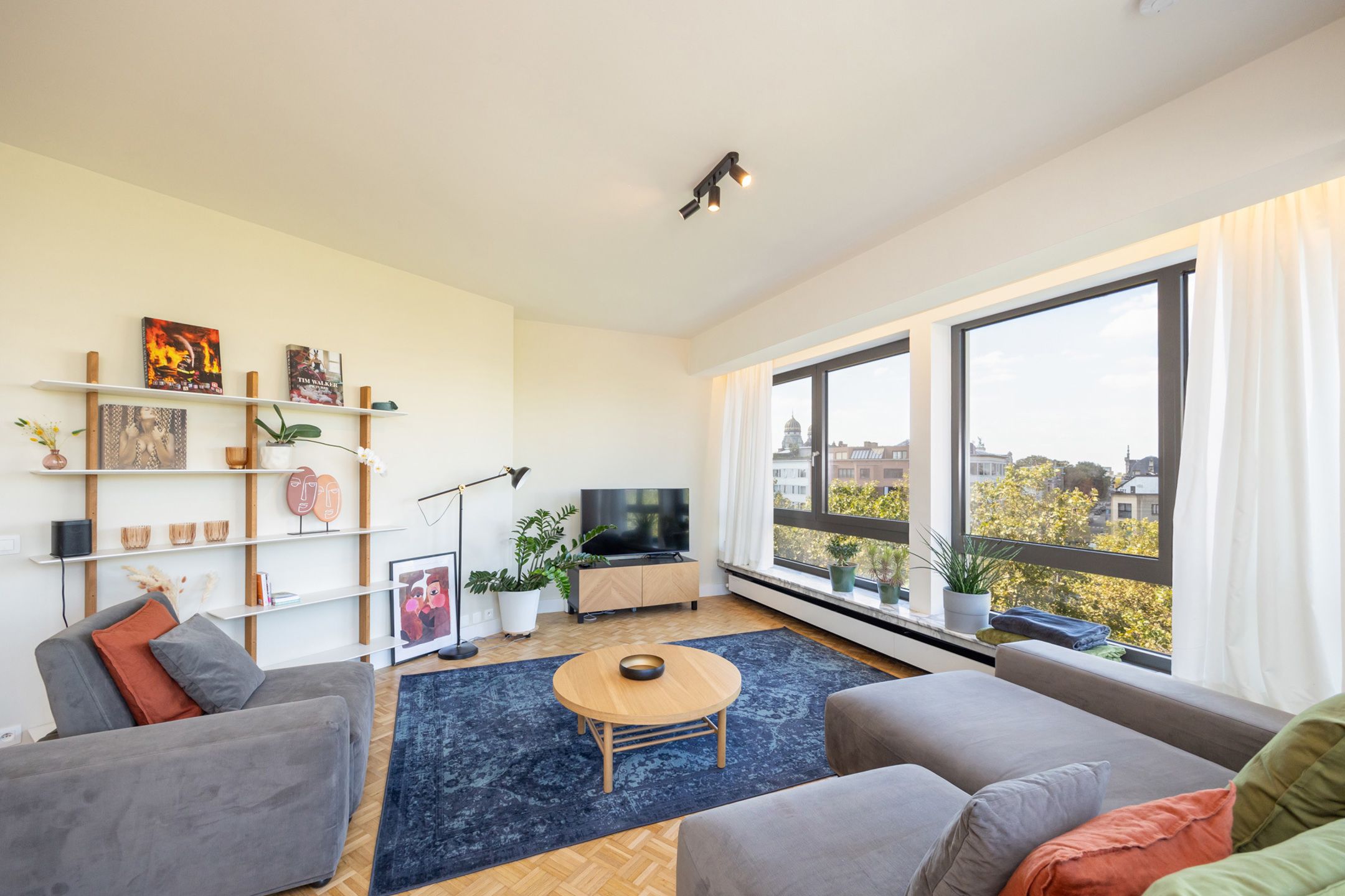 ANTWERPEN-ZUID - Ruim hoekappartement op het Zuid foto {{pictureIndex}}