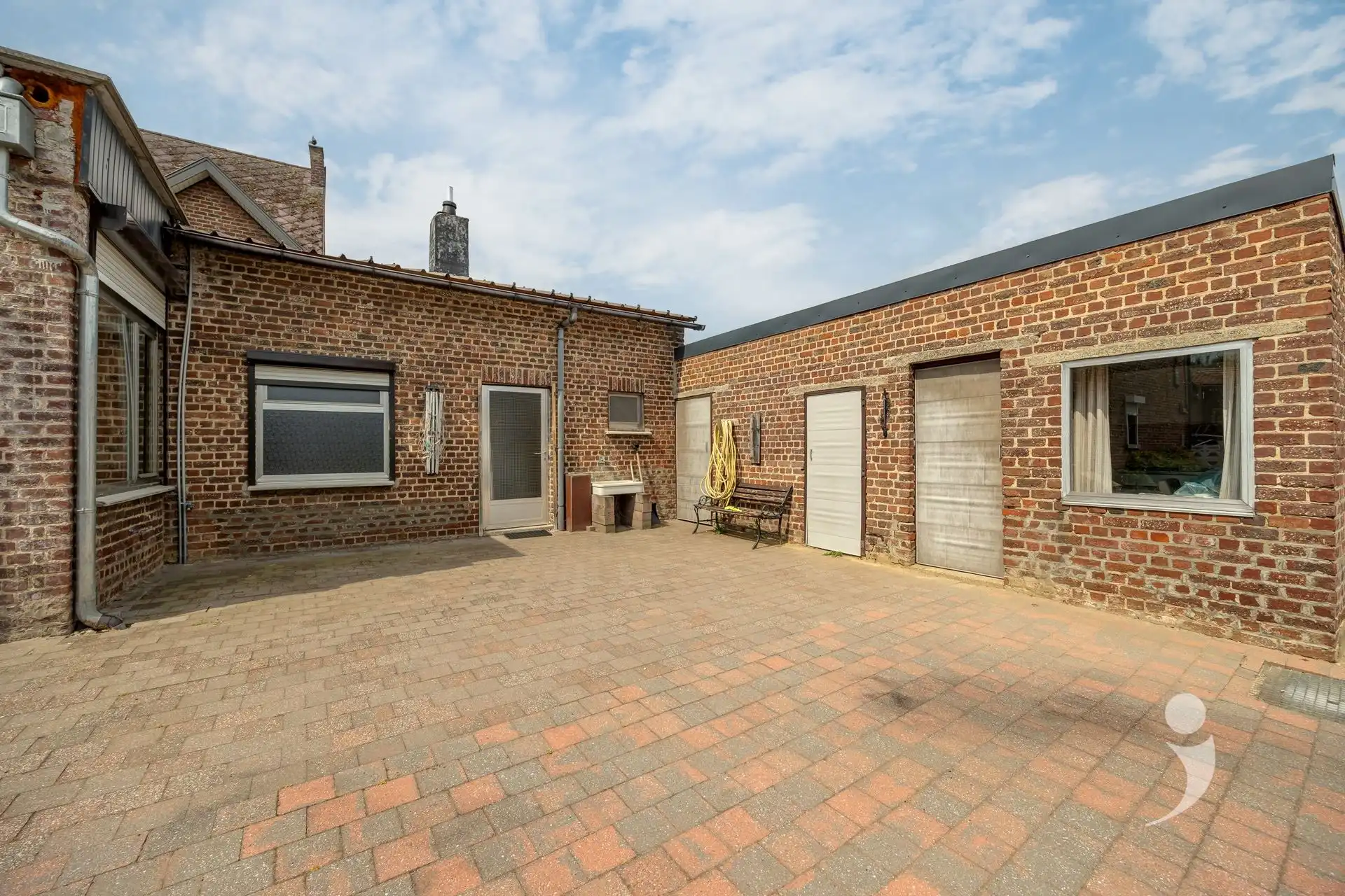 Te renoveren woning met vier slaapkamers!  foto 27