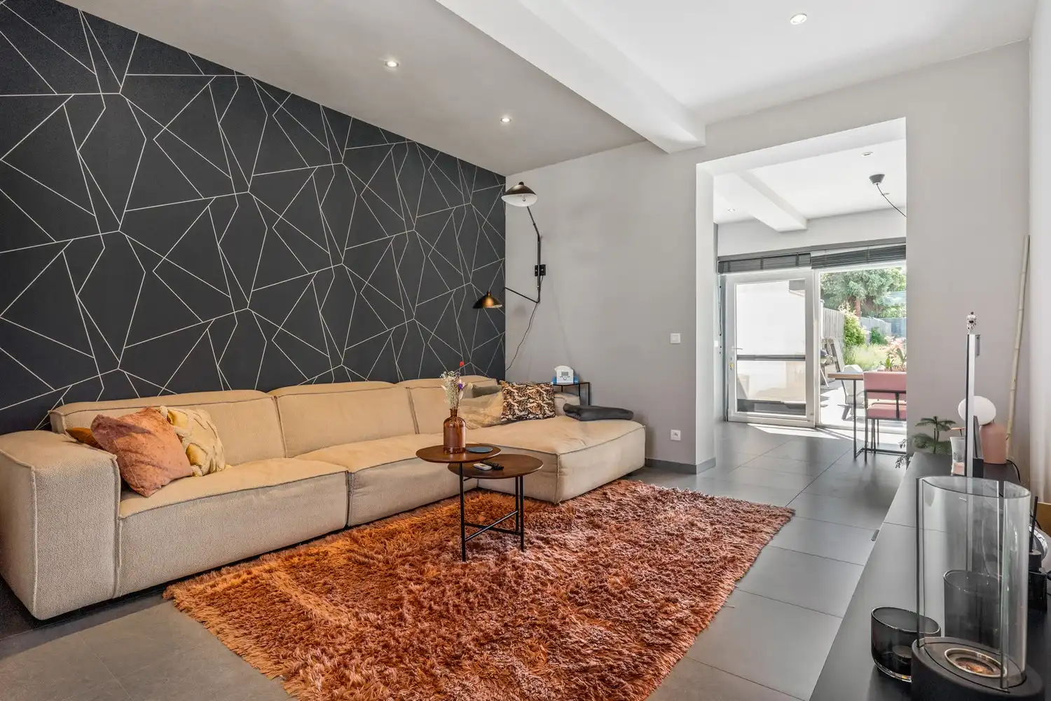 Instapklare woning met 4 slpkrs met gezellig terras en tuin foto 2