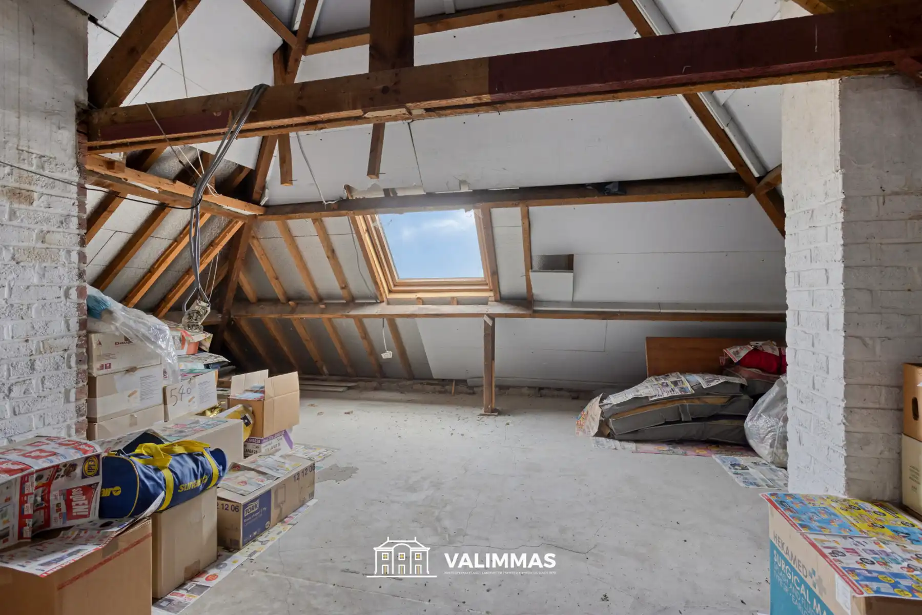 Een landelijk gelegen driegevelwoning met garage en tuin... foto 15