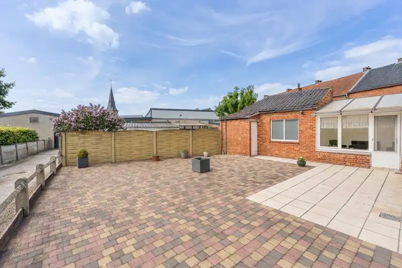 Verzorgde woning met onderhoudsvriendelijke tuin op 2are 55ca en gelegen in het centrum van Kortenaken foto 3