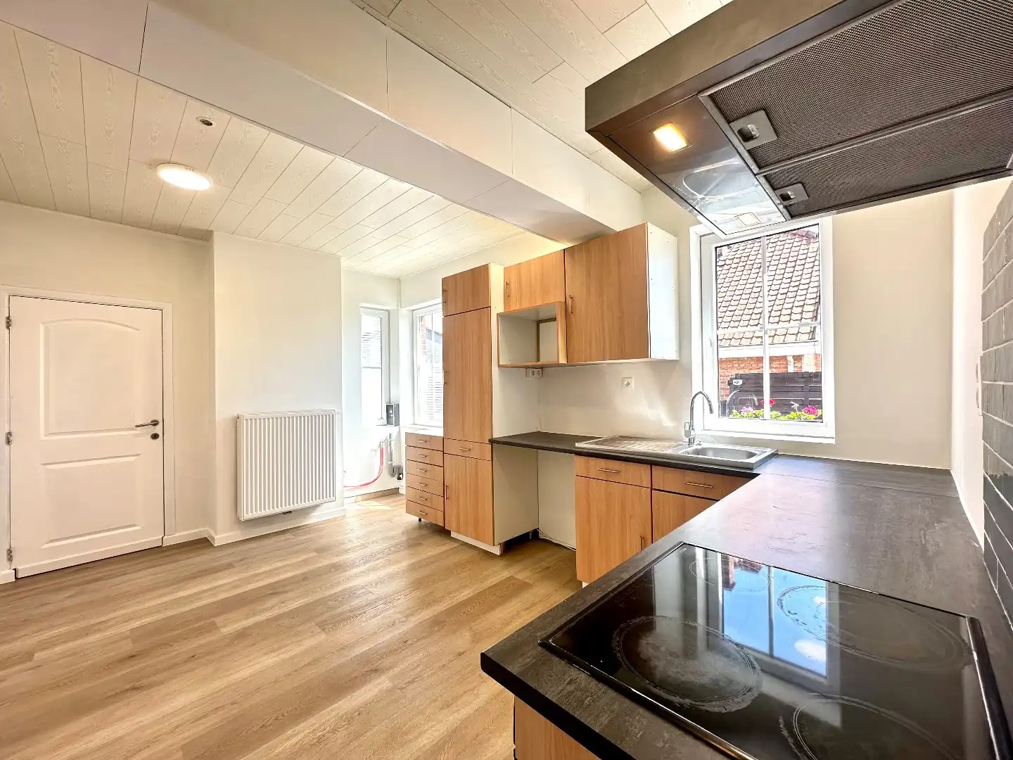 Ruime en gerenoveerde gezinswoning met 3 slaapkamers en veel comfort foto 8