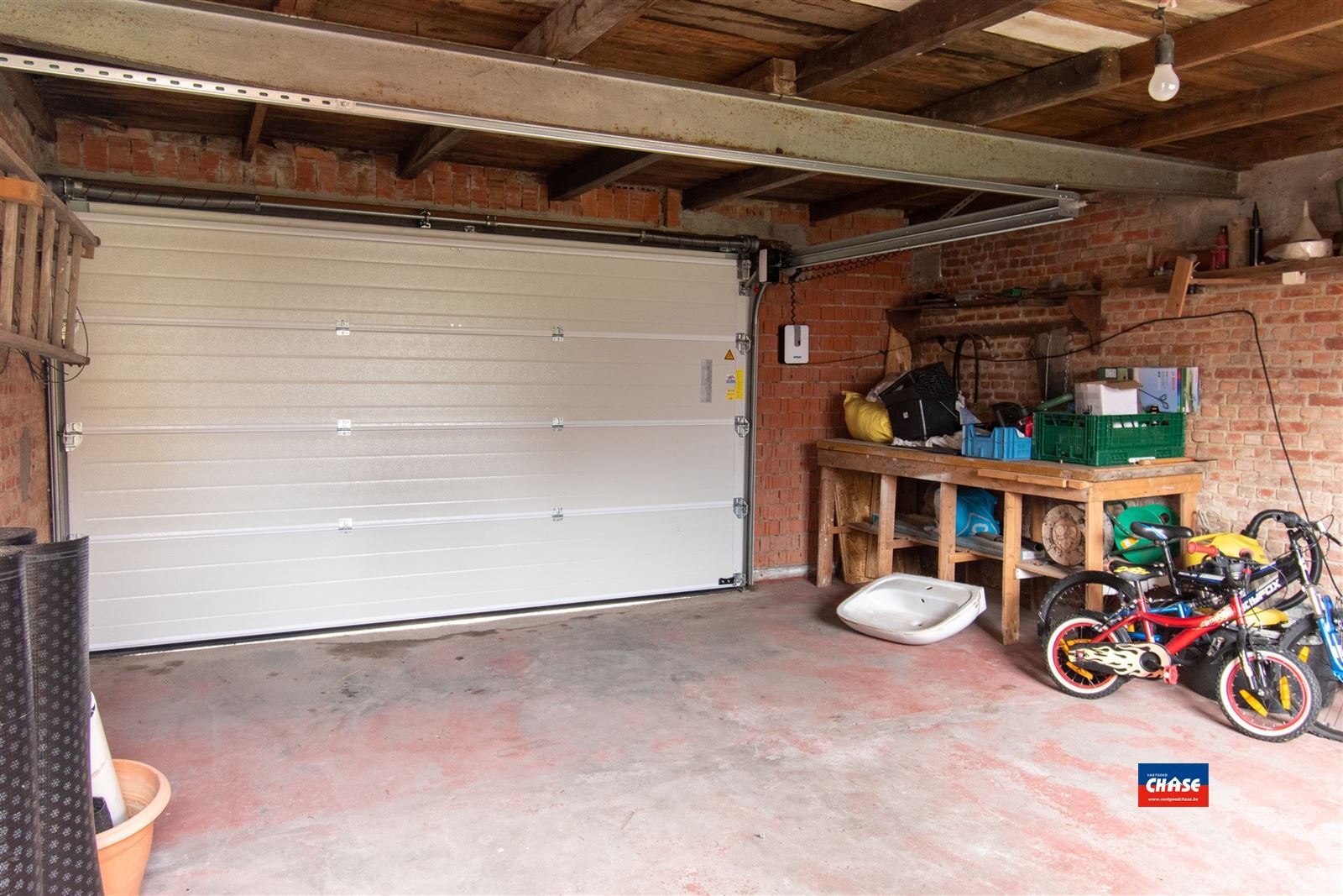 Rijwoning met 4 slaapkamers grote tuin en garage foto 16