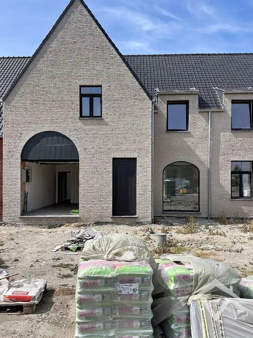 Nieuwbouwwoning met 4 slaapkamers en garage  te Westkerke foto {{pictureIndex}}