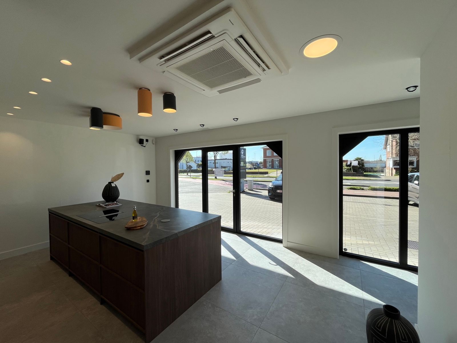 Winkel/showroom met topzichtbaarheid in Hasselt foto 3