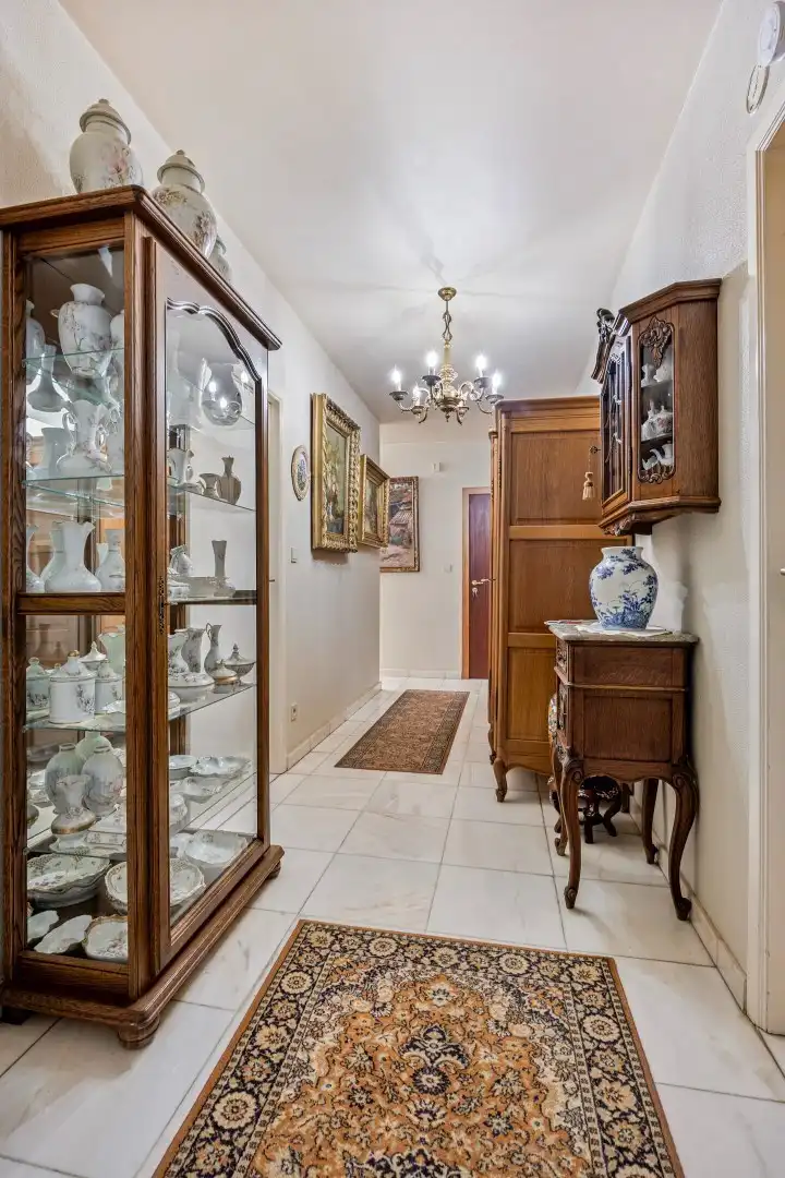 INVESTERINGSPAND: Ruim appartement met garage en zicht op de middeleeuwse Wallen te Tongeren foto 5