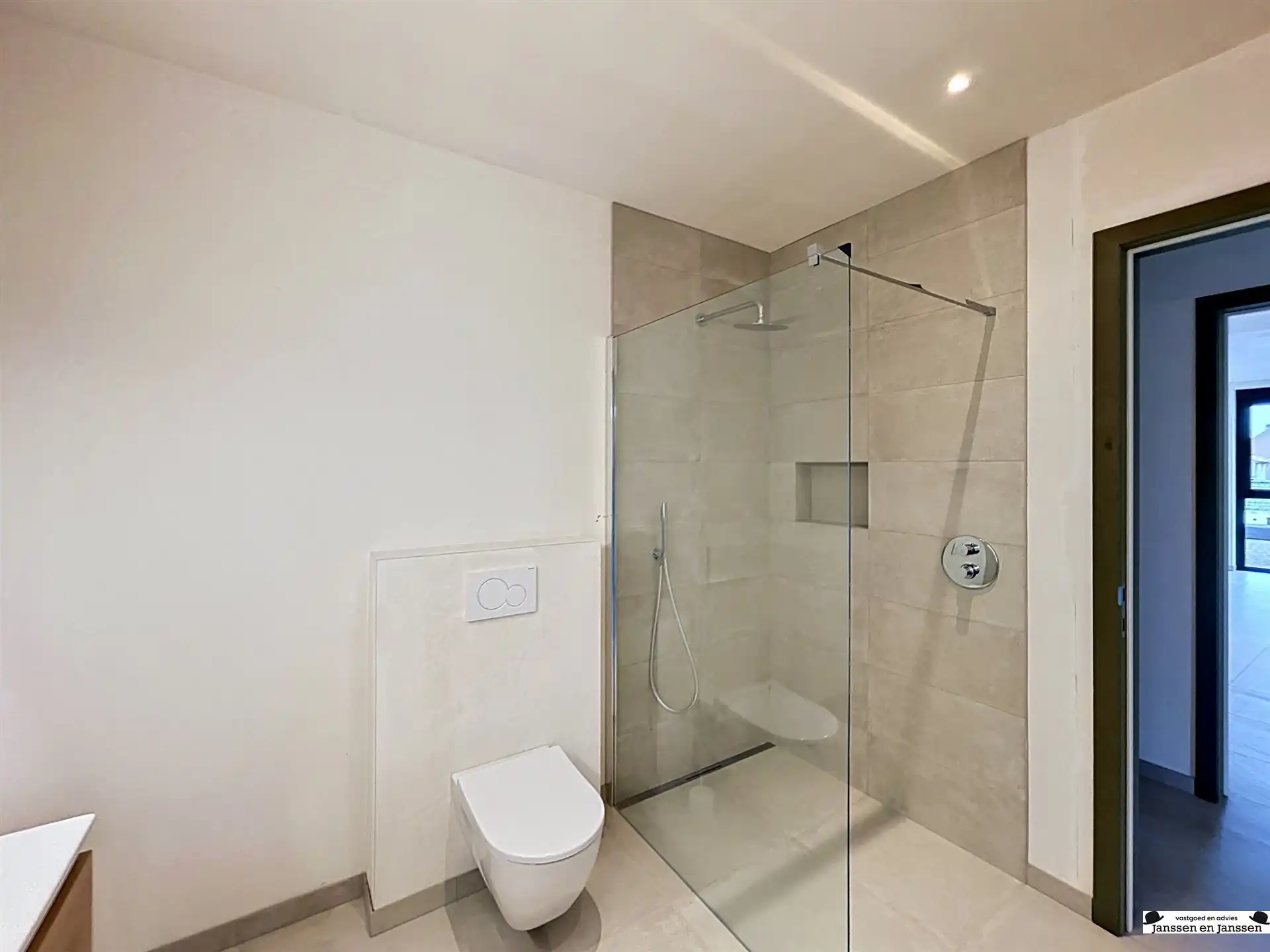 Modern twee slaapkamer appartement in centrum Gooreind foto 10