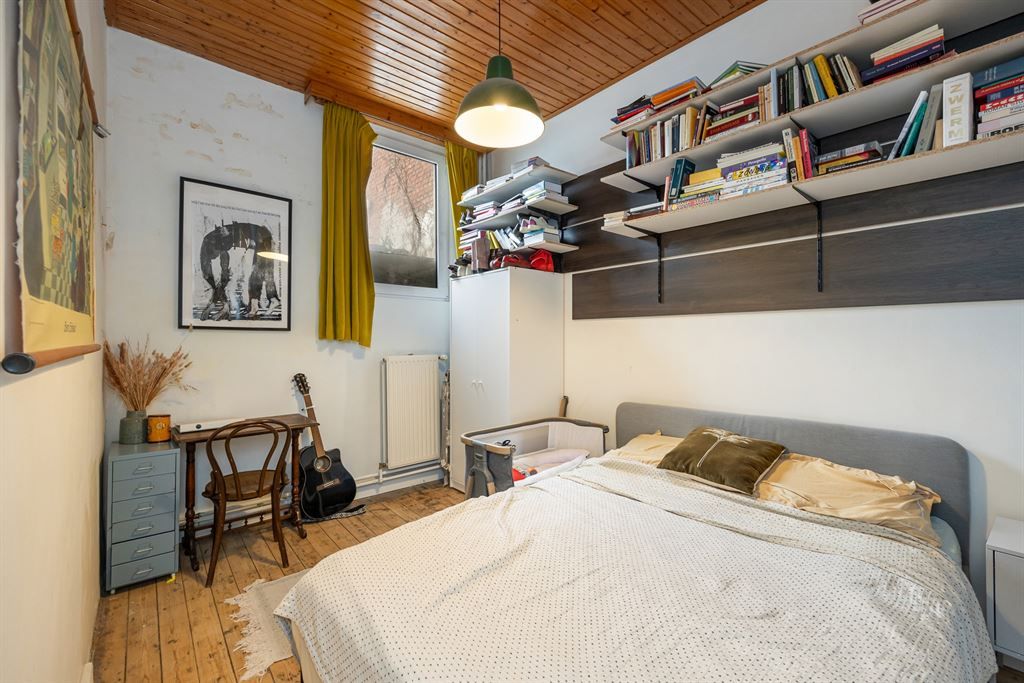 Ruime charmante woning met 5 slaapkamers en 2 badkamers  foto 14