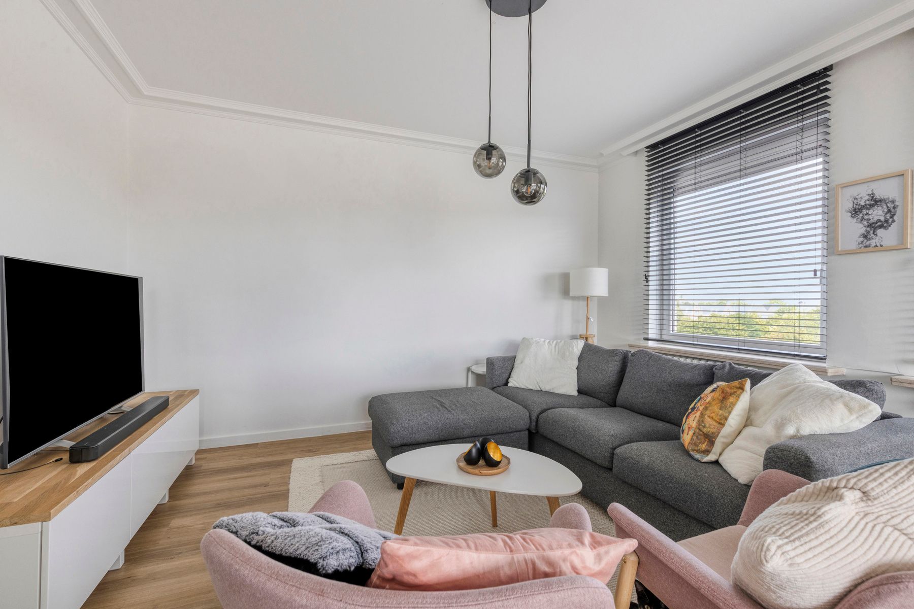 Centraal gelegen gerenoveerd appartement | Station Brugge foto 6