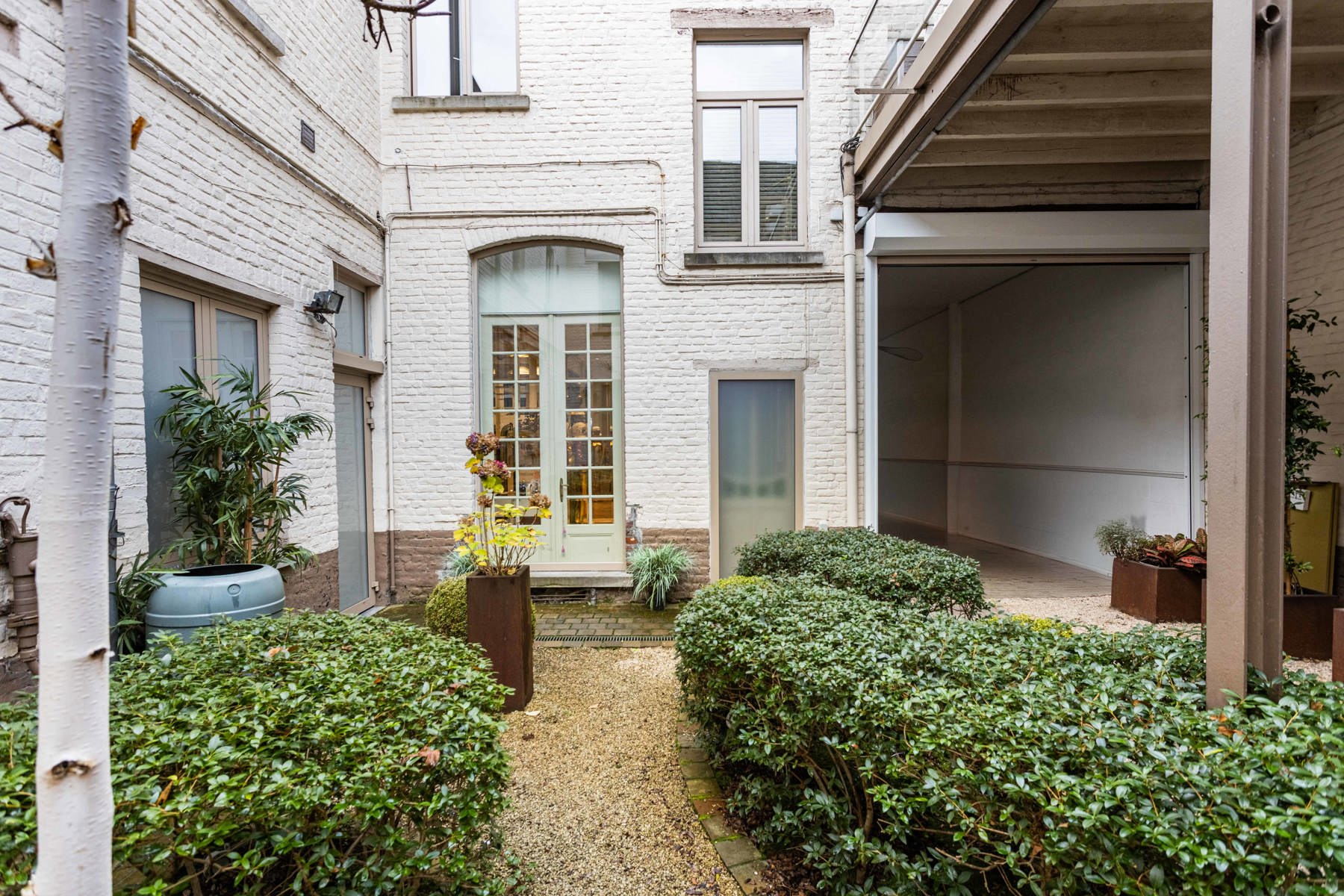 Stijlvol handelspand met luxe-appartement en tuin foto 2