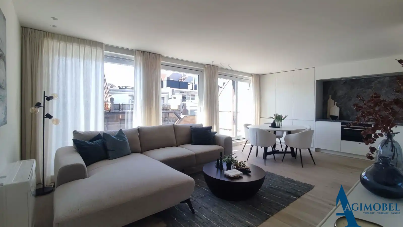 Integraal gerenoveerd penthouse met zonne-terrassen op 20 meter wandelafstand van de zeedijk-Albertstrand. foto {{pictureIndex}}