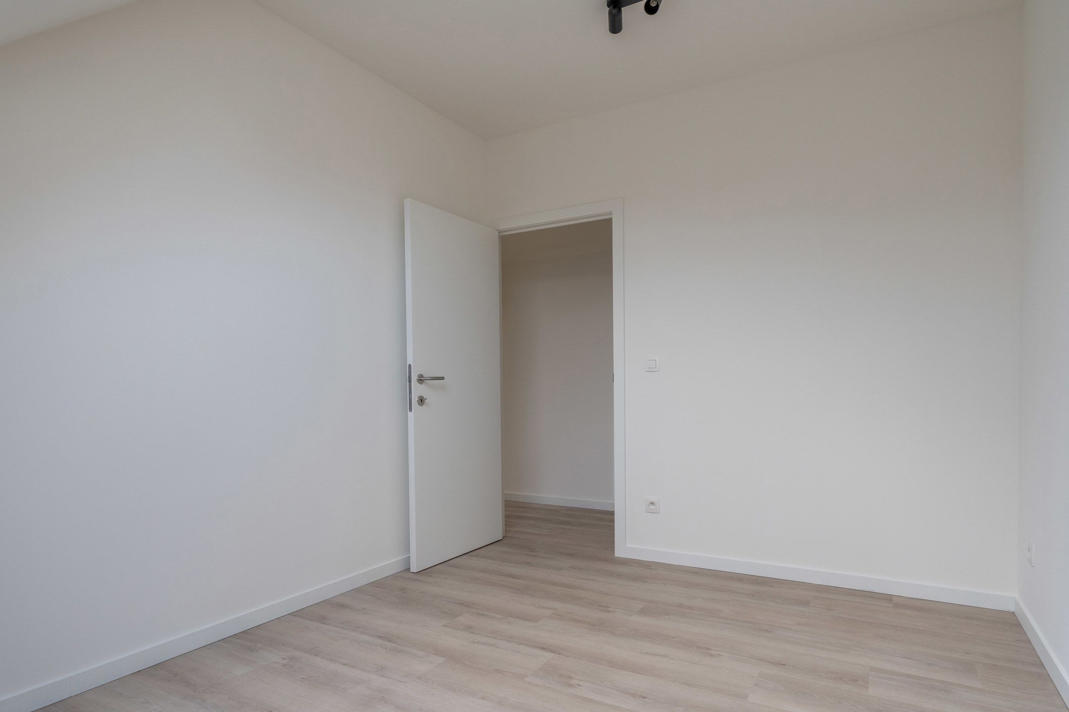 Gerenoveerde woning met 4 slaapkamers op 375m² te Arendonk. foto 23