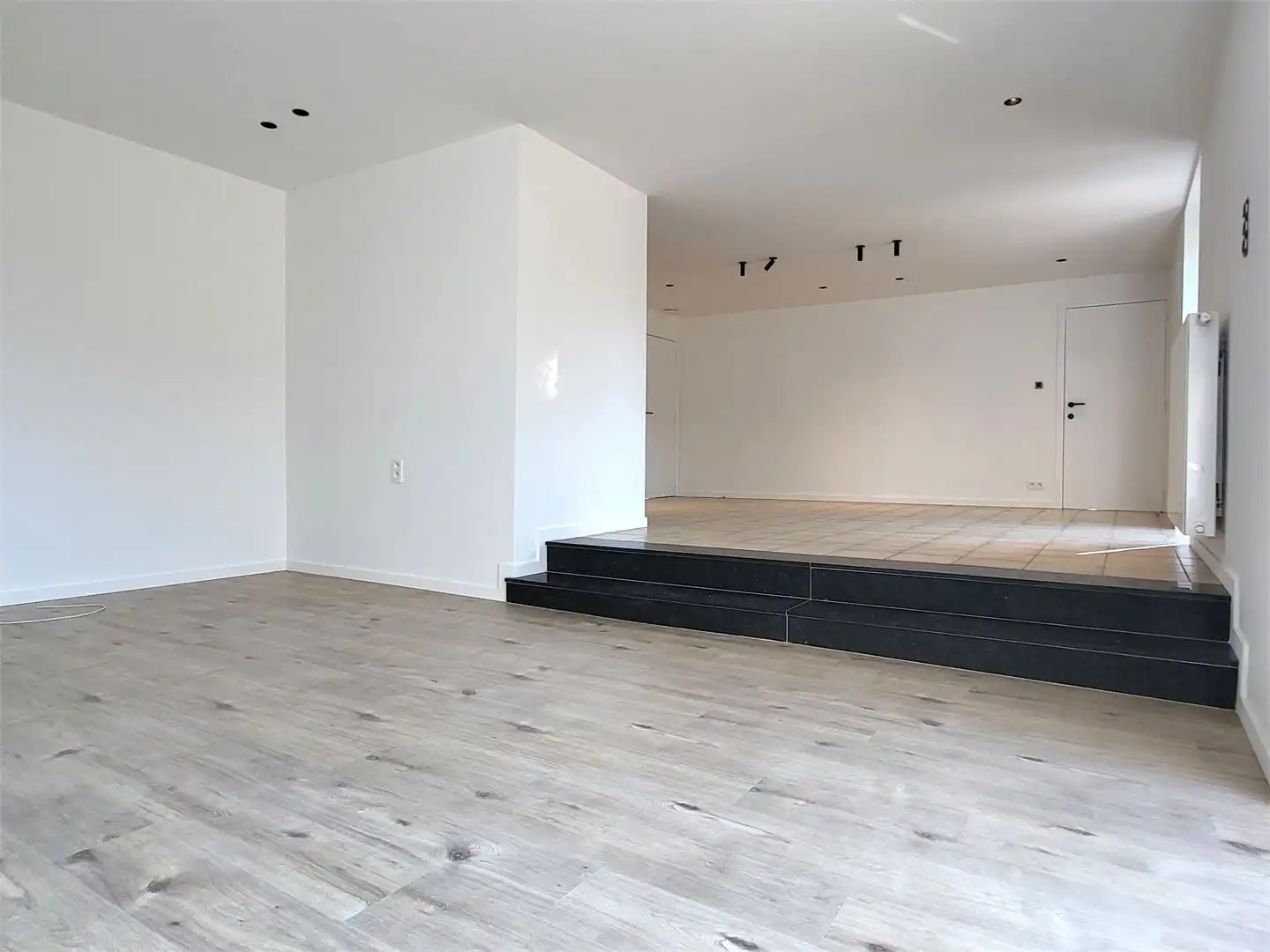 Prachtige moderne woning met bewoonbare oppervlakte van 166m² op 1209m² met zonnige tuin en garage. foto 8