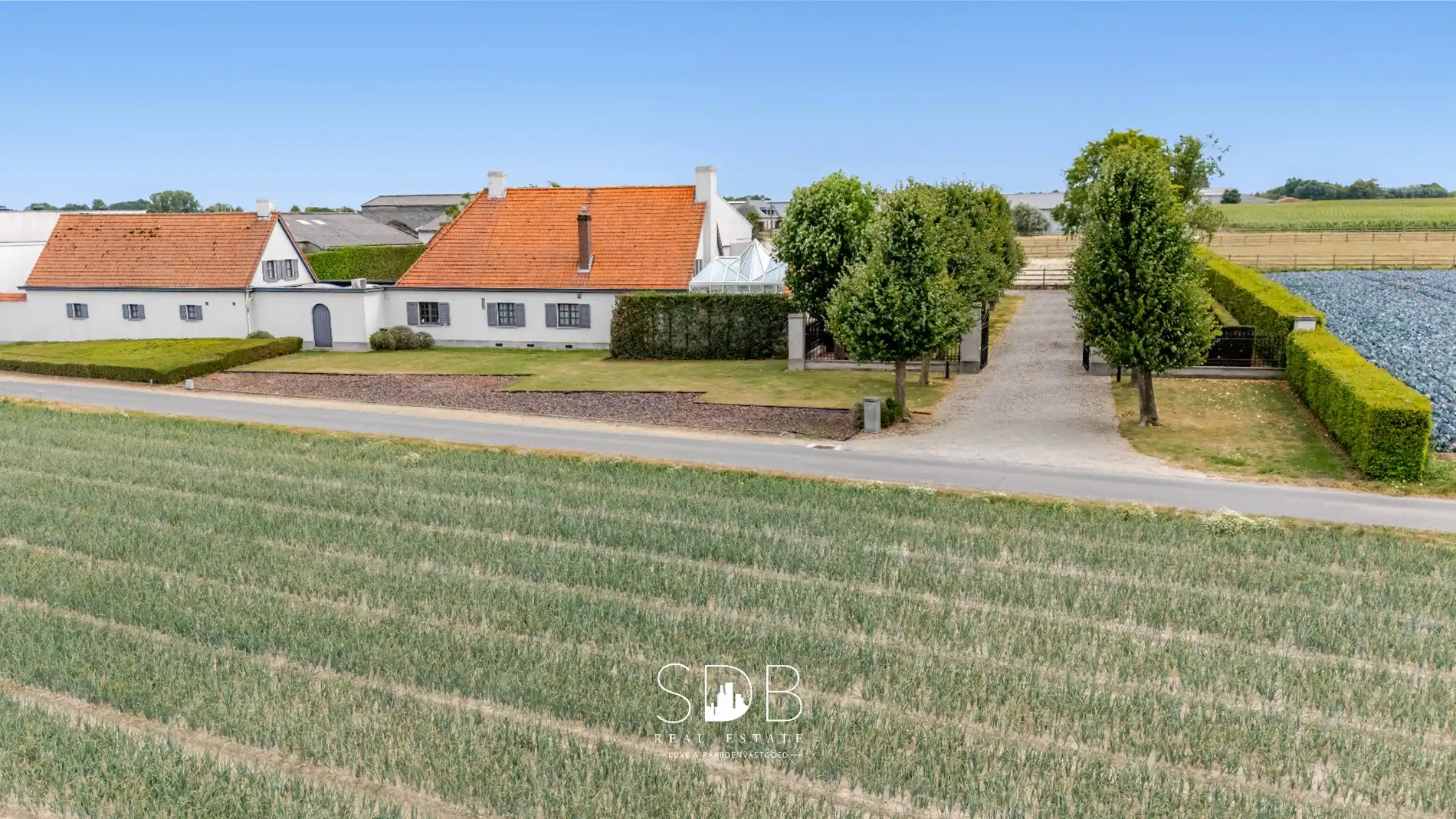Landelijke villa met bijgebouwen en graslanden op 23.740m² foto 40