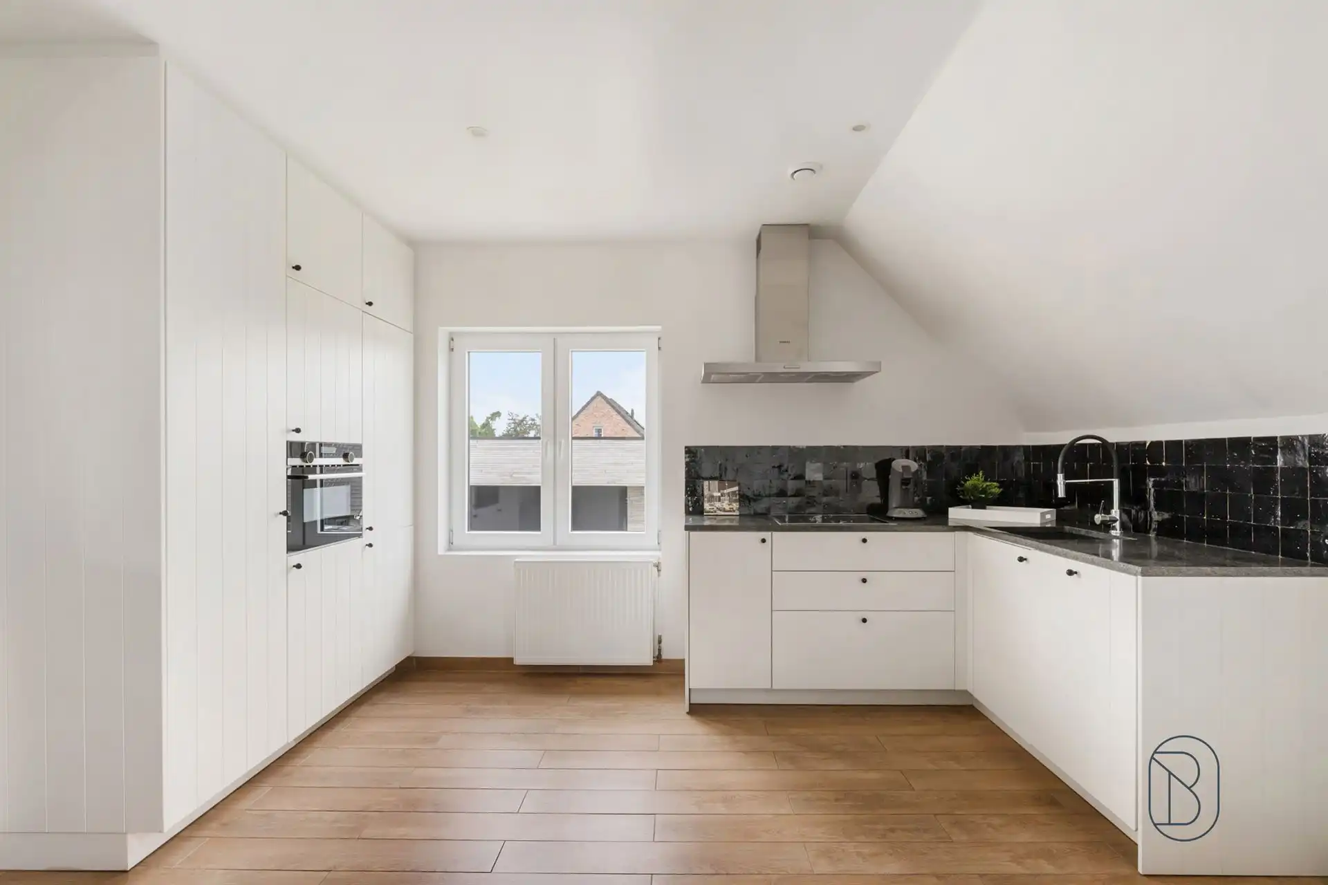 Ideaal kantoorgebouw/praktijk met appartement/extra kantoor foto 17