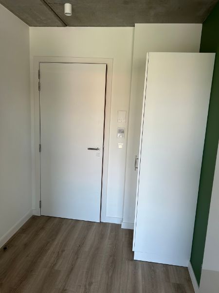 Nieuwe studentenkamer op een top locatie in centrum Kortrijk met zicht op plein. foto 6