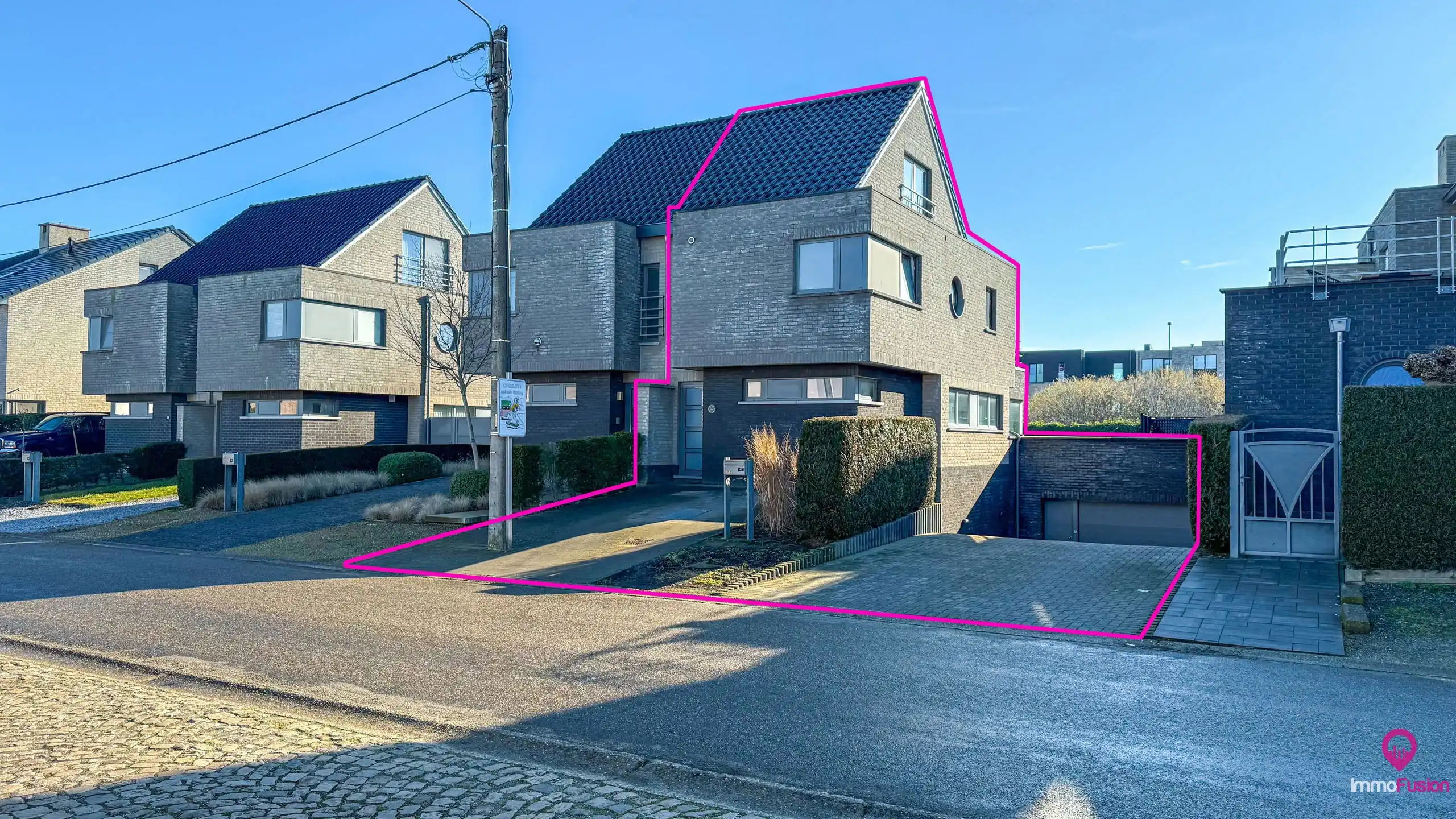 Instapklare gezinswoning met 3 slaapkamers te Heusden-Zolder foto {{pictureIndex}}