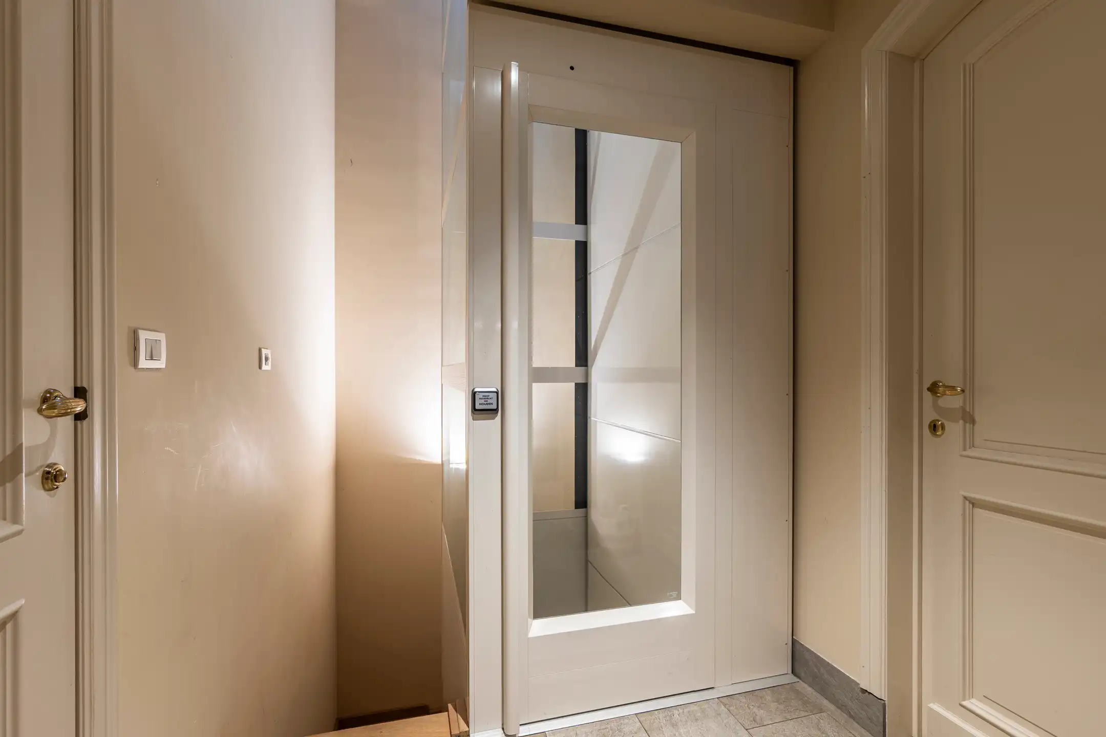 Rietgedekte villa op 2.000 m² met zwembad foto 24