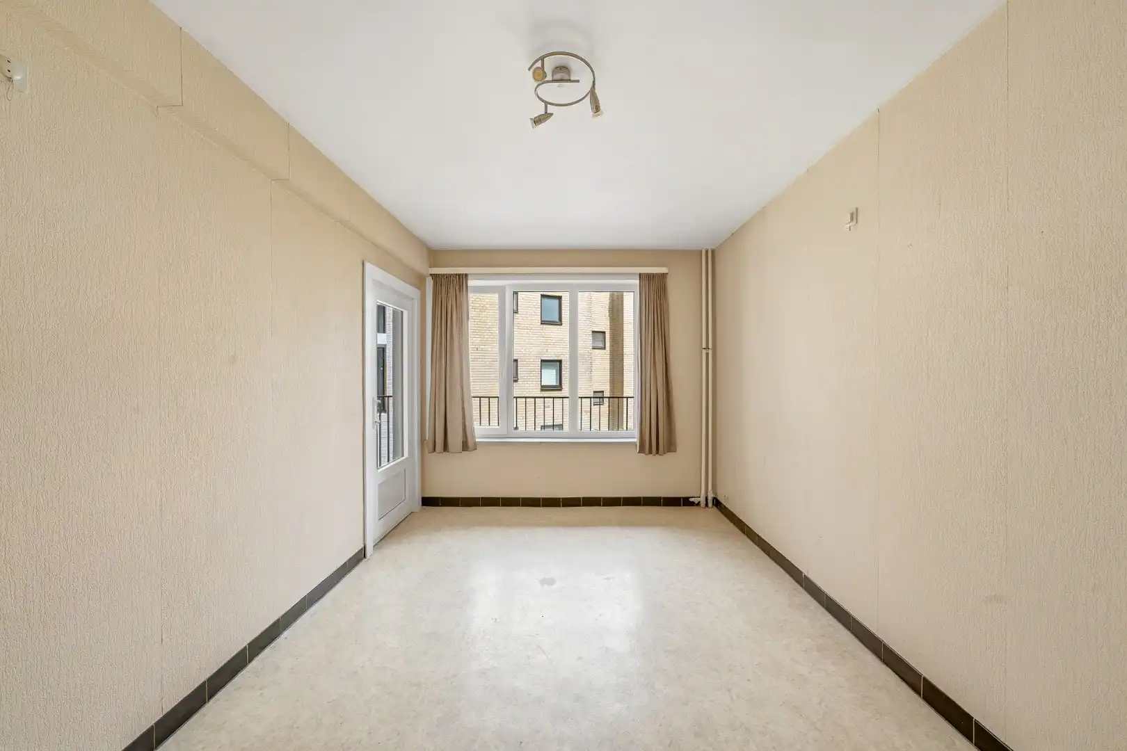 Instapklaar appartement met 2 slaapkamers te Oostende foto 9