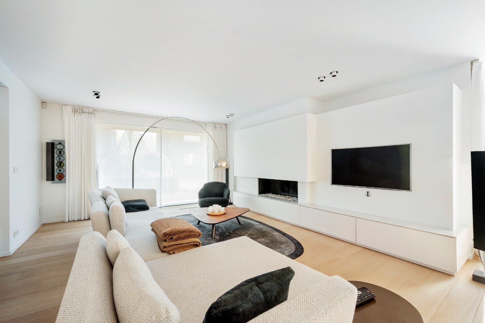 Hoogwaardige villa met bedrijfsgebouw op 3704 m². foto 5